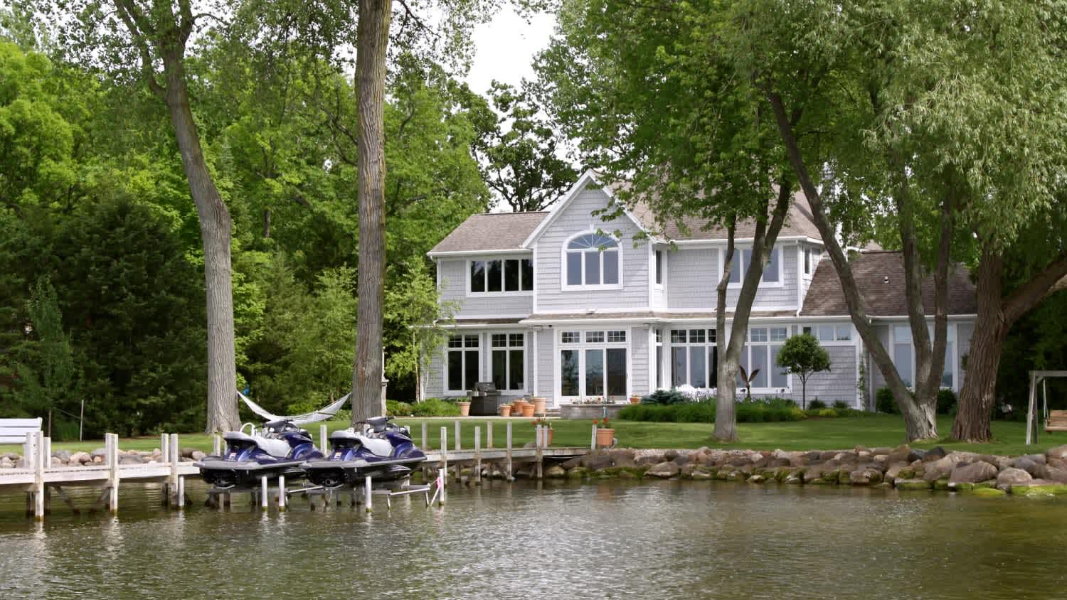 Home on the lakefront with jet skis