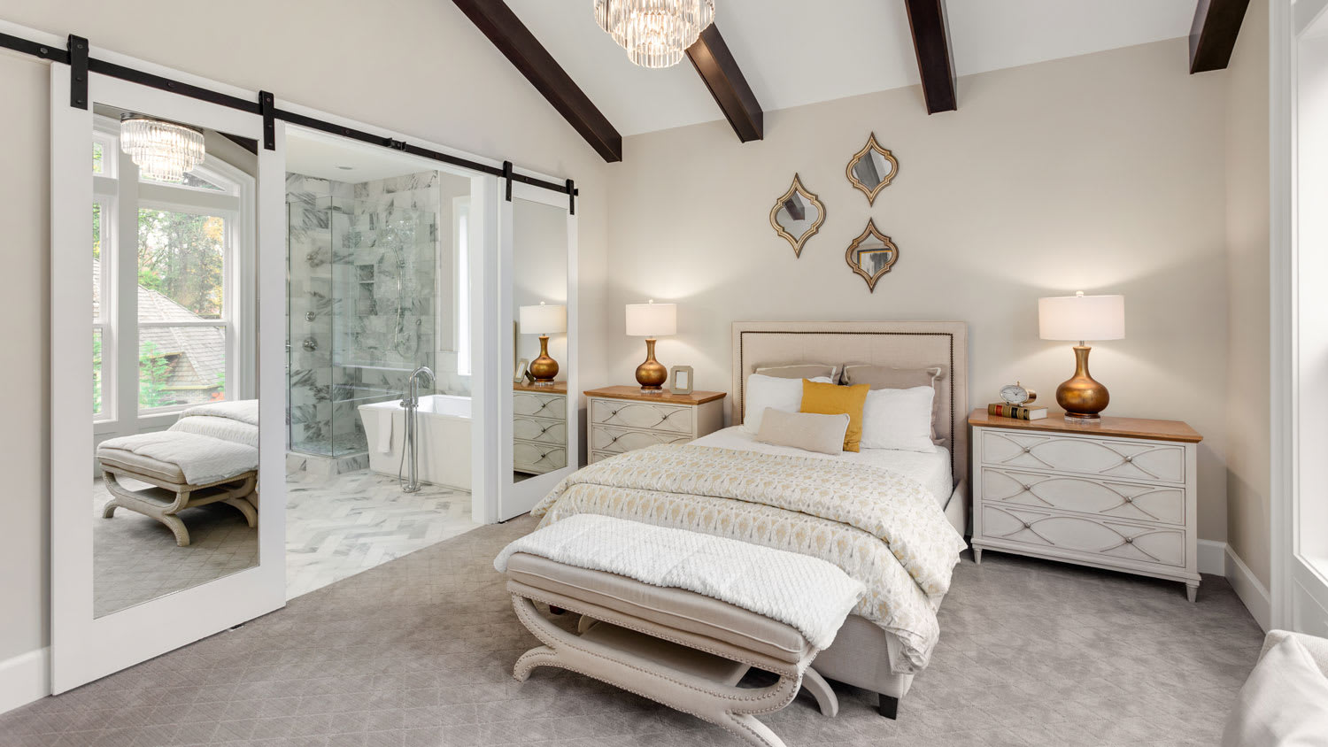 A bedroom and en-suite bathroom with a carpet on the floor
