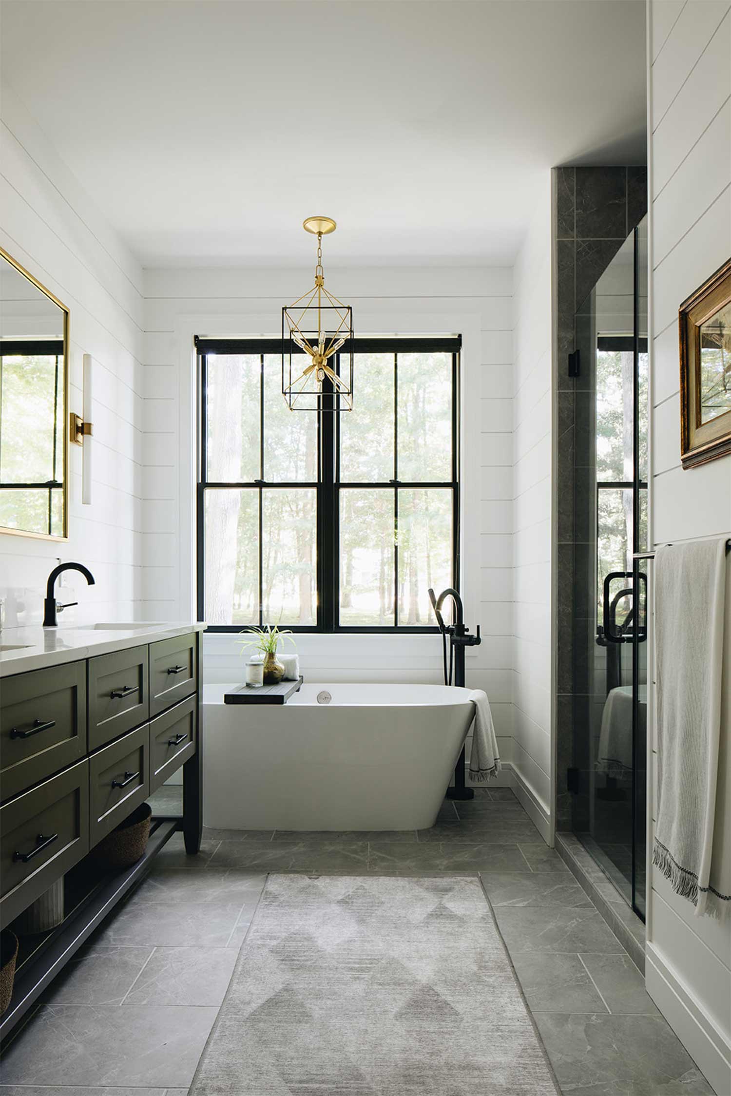 black and white modern bathroom