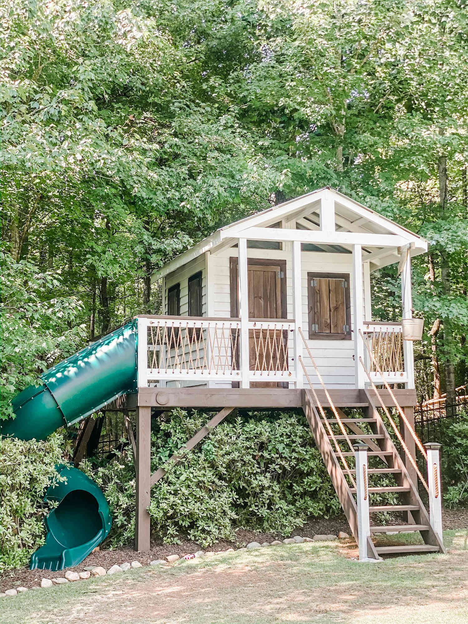 A classic treehouse with a twist