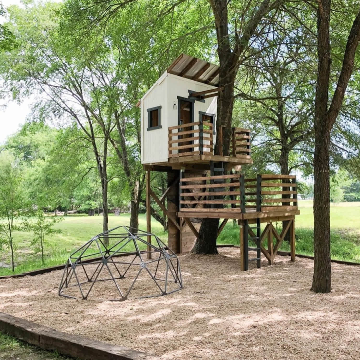 treehouse on two levels