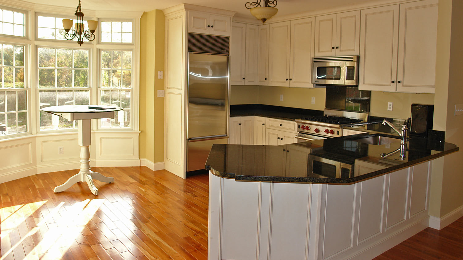Sunny kitchen windows table