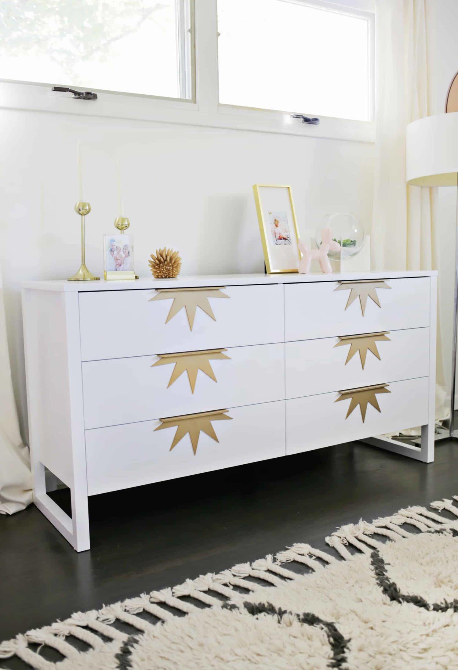 A white vanity with gold drawer pulls