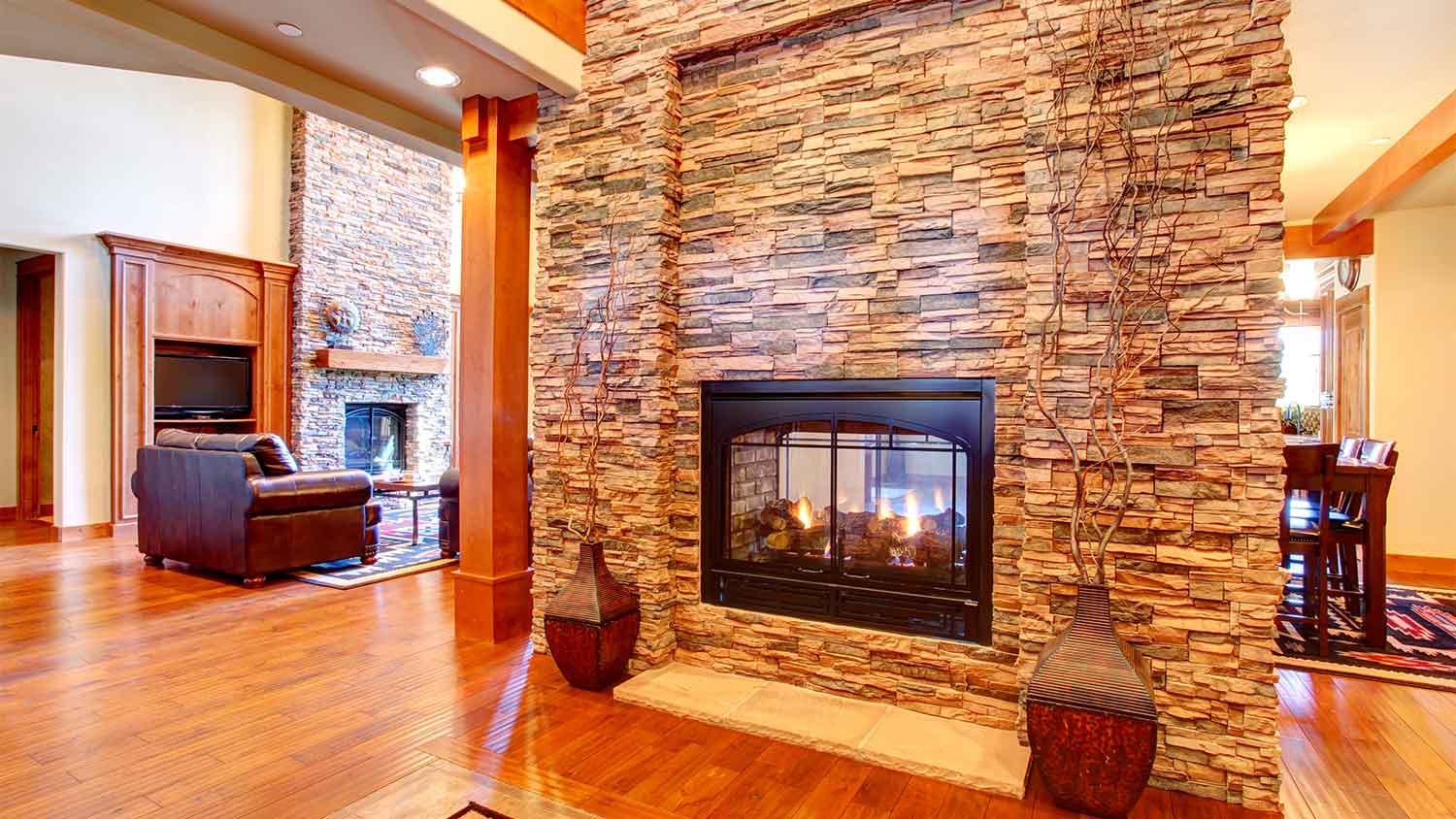 Two-sided fireplace