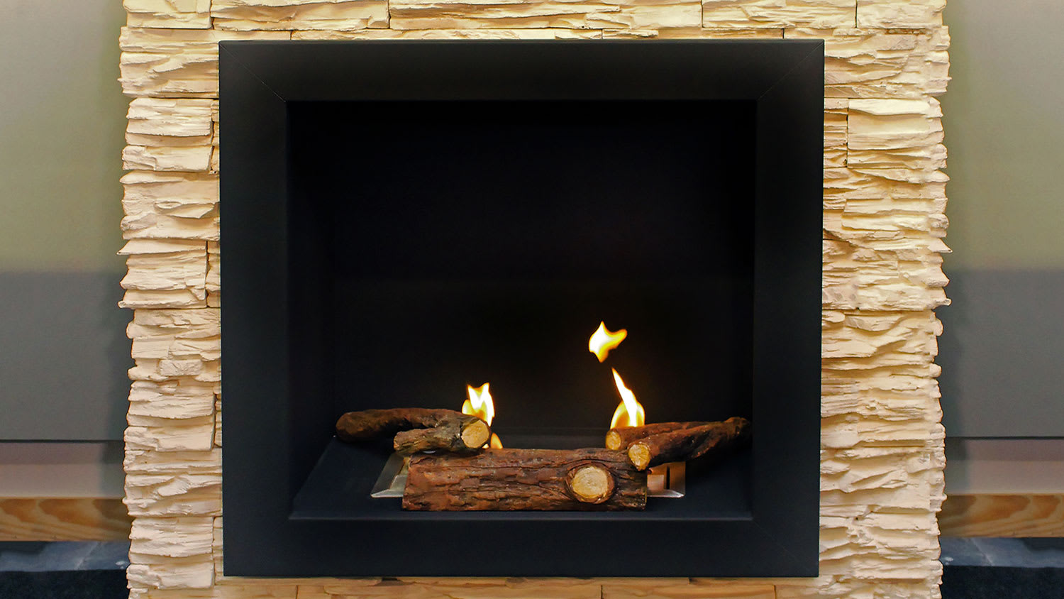 Small profile fireplace