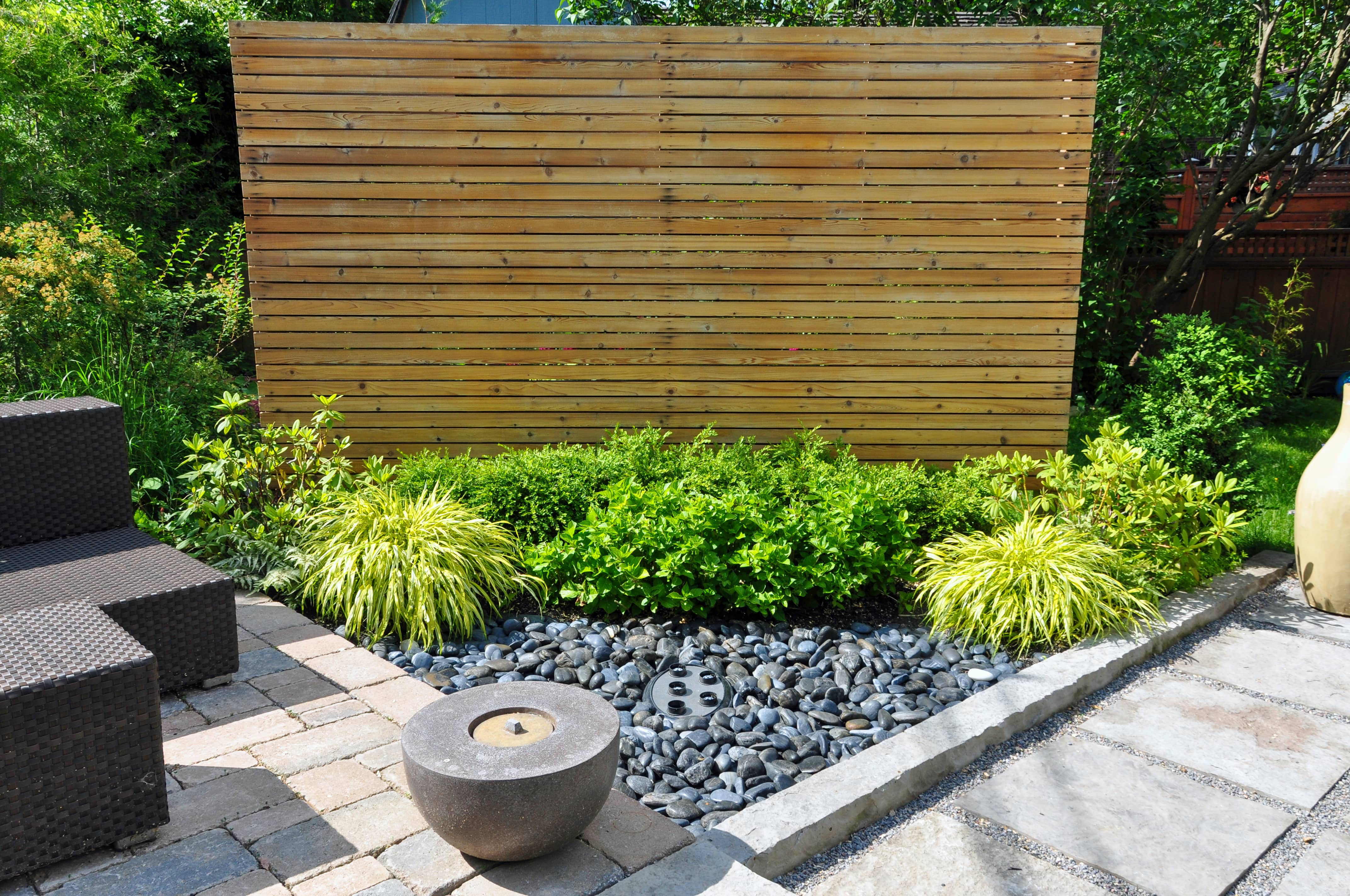 Corner privacy screen panel in backyard