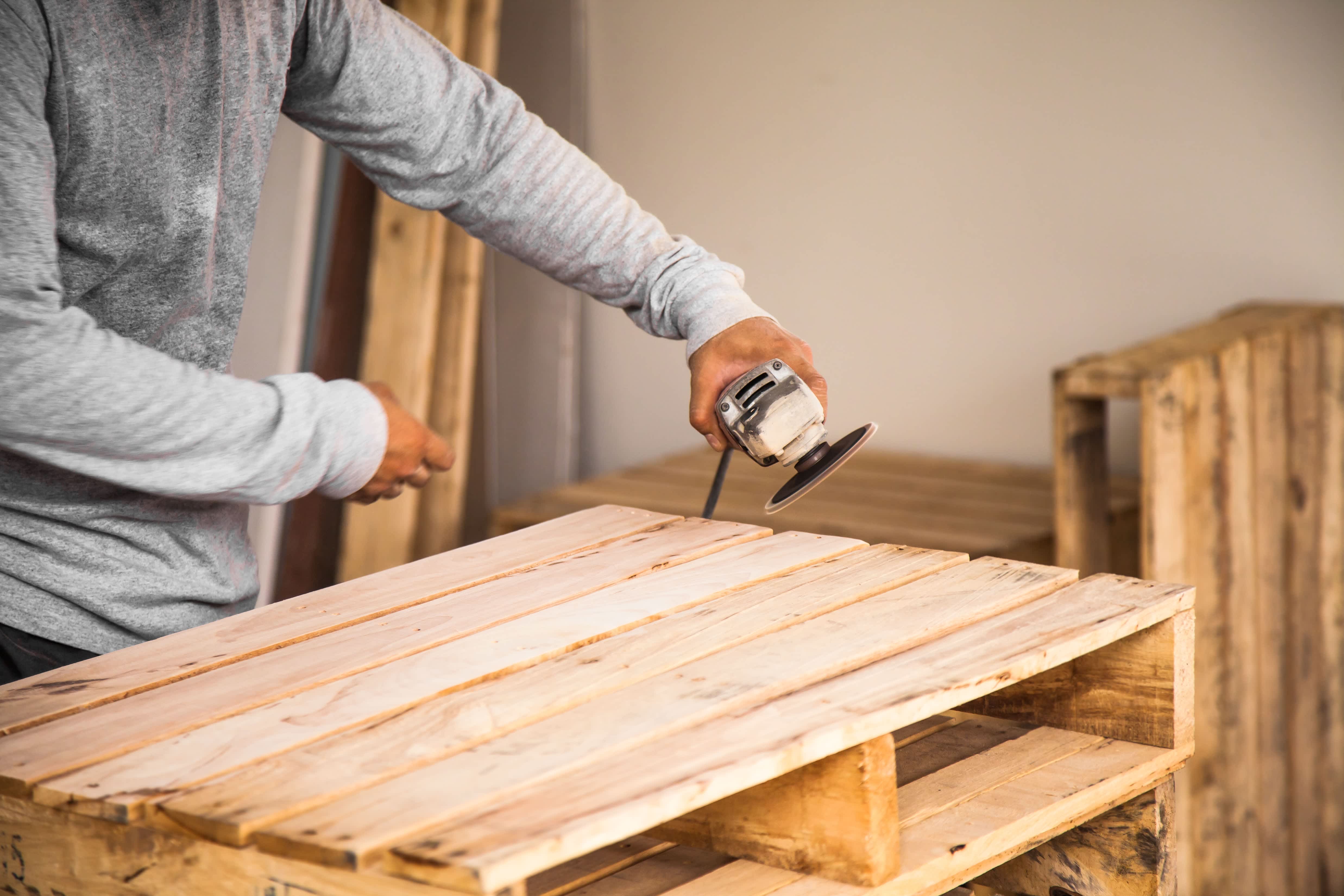 Sanding pallet boards with orbital sander