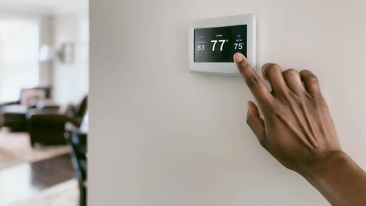 Hand adjusting air conditioner