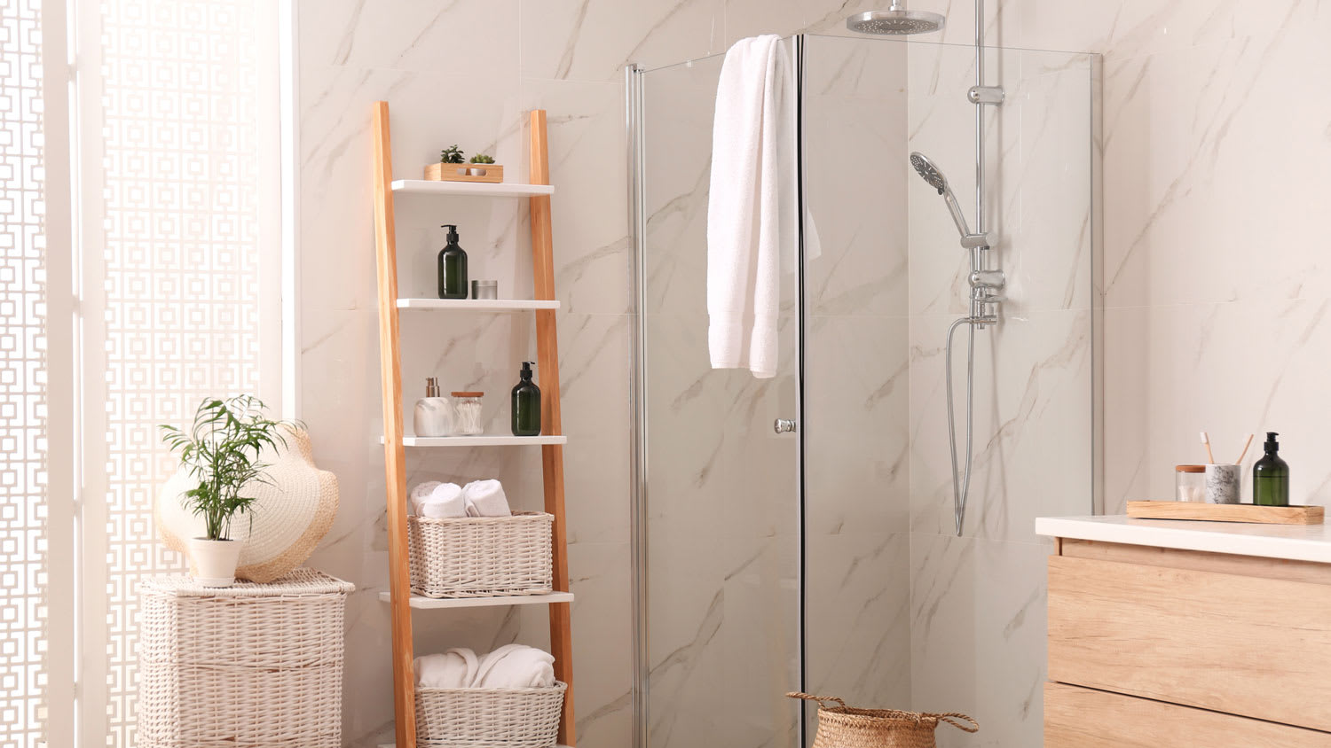 A modern bathroom with a glass shower cabin
