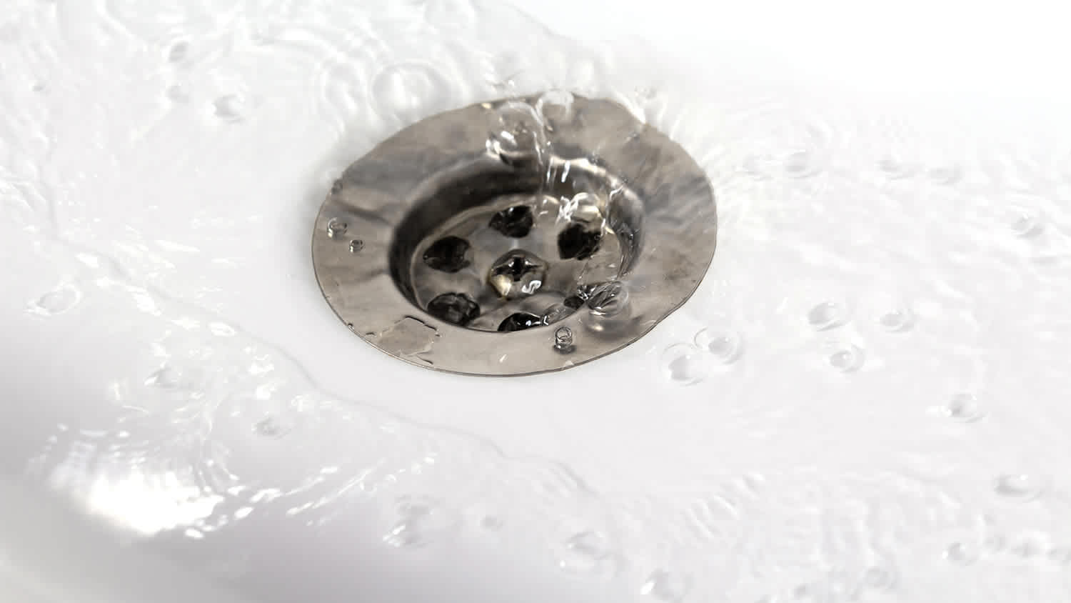 White tub water drain flow