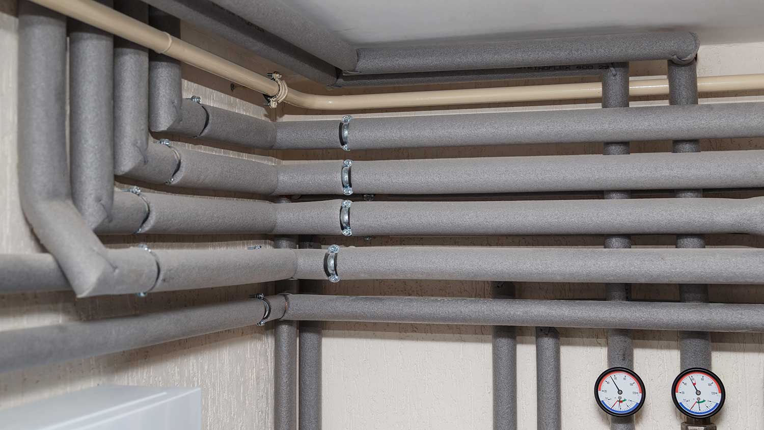 Pipelines covered with pipe insulation
