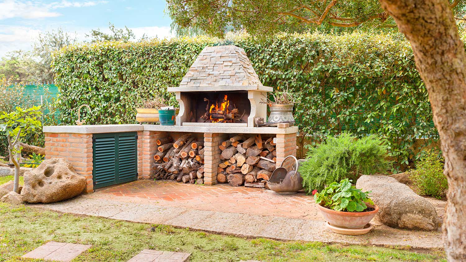 Outdoor brick kitchen with wood oven
