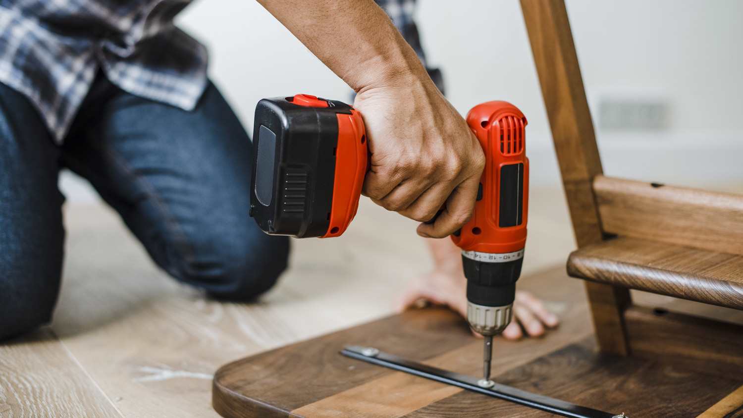 A man using an electric screwdriver