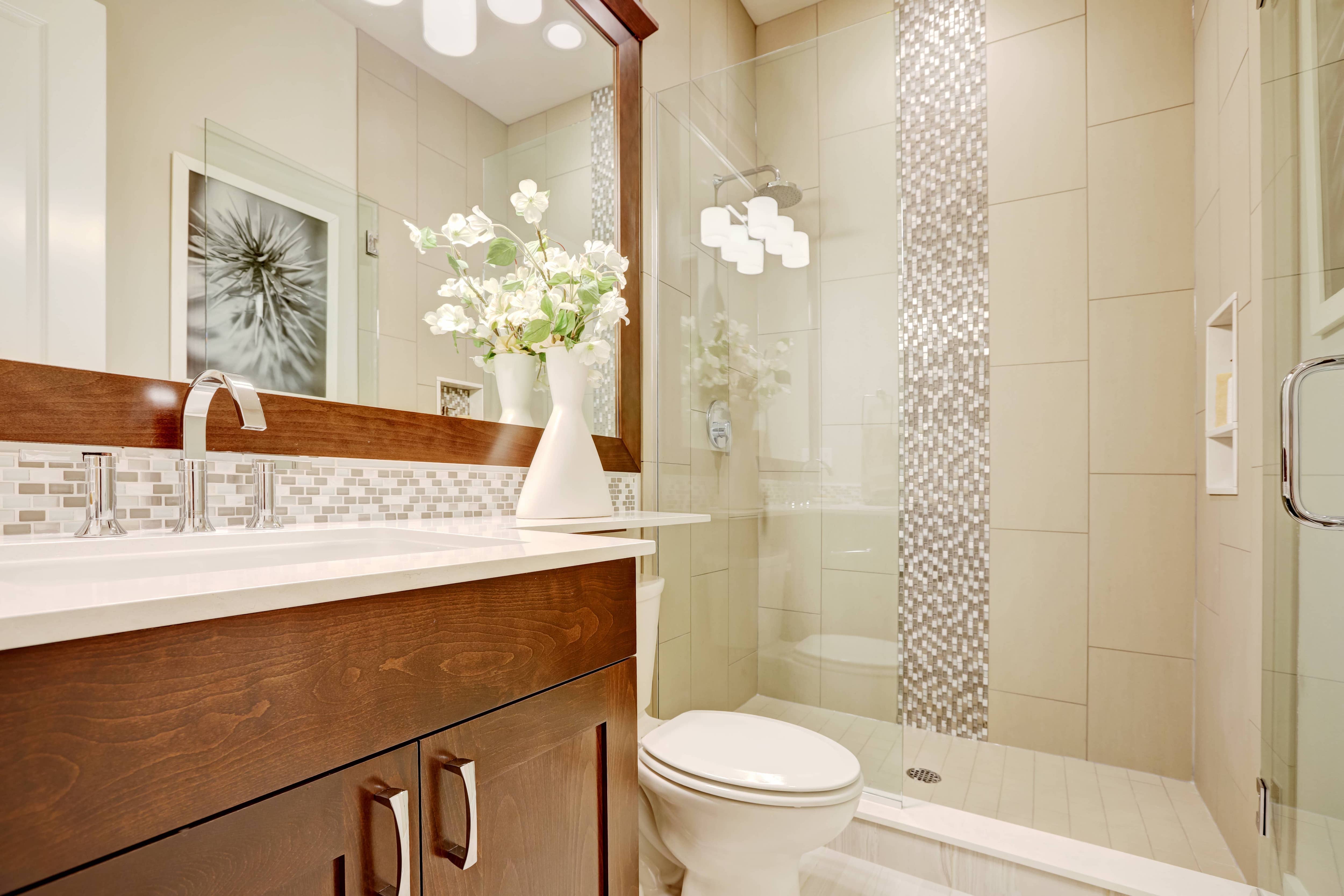 Accent tiling in bathroom shower