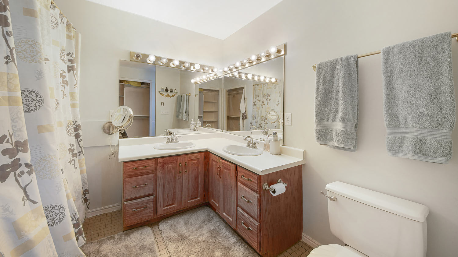 Multiple bulbs on a corner vanity
