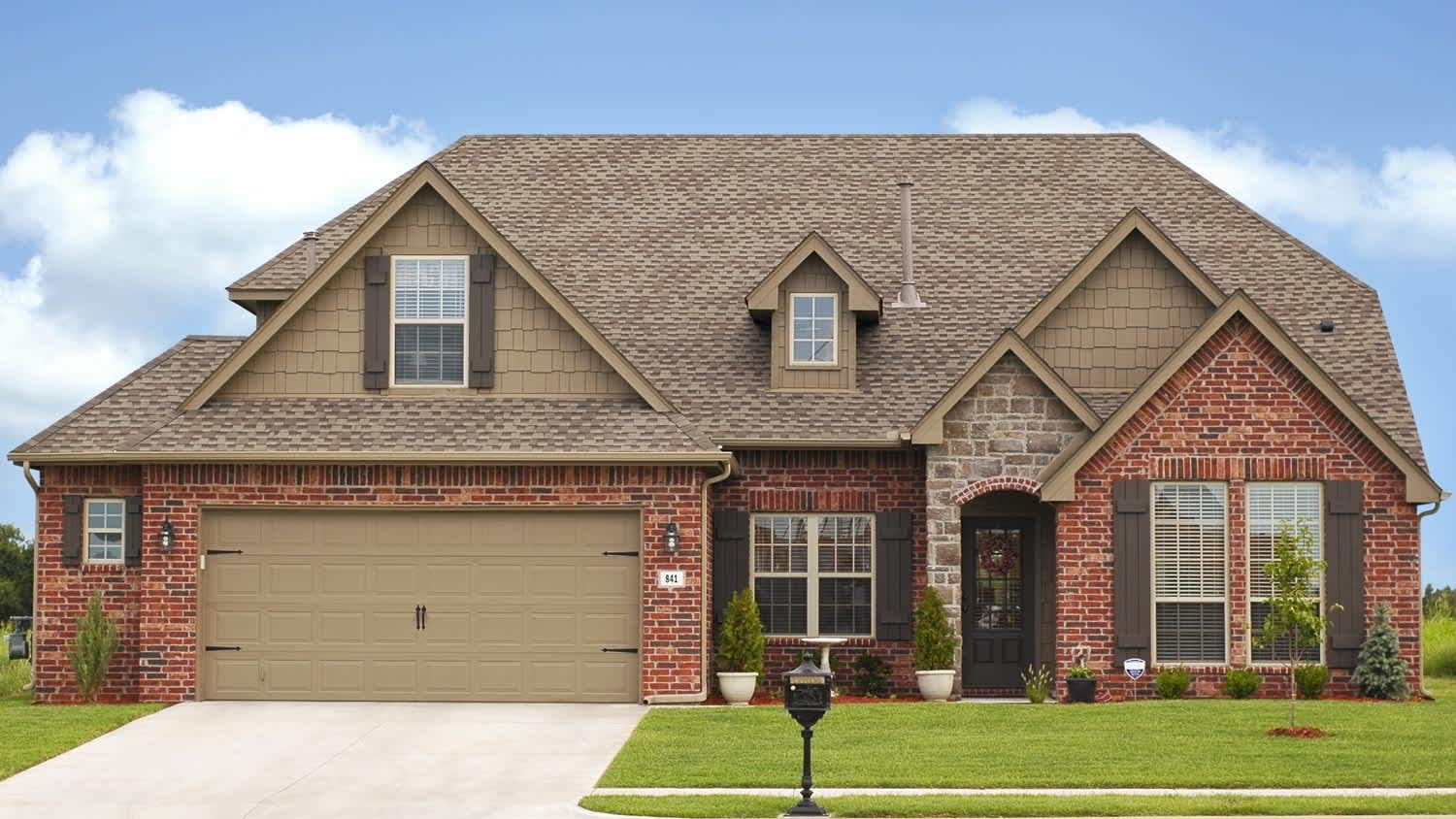 A luxurious house with the garage door closed
