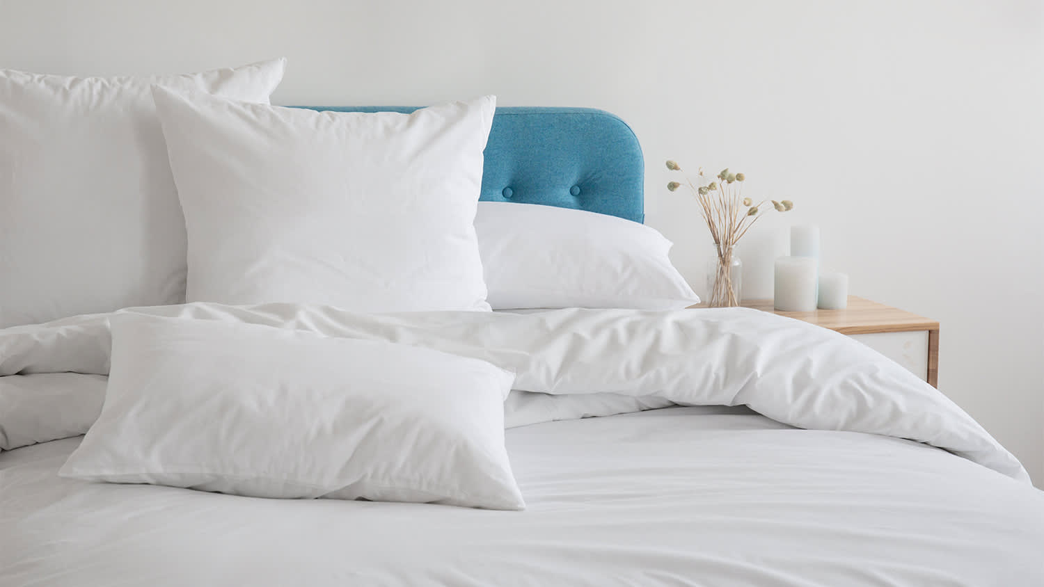 Bed with white duvet and white pillows