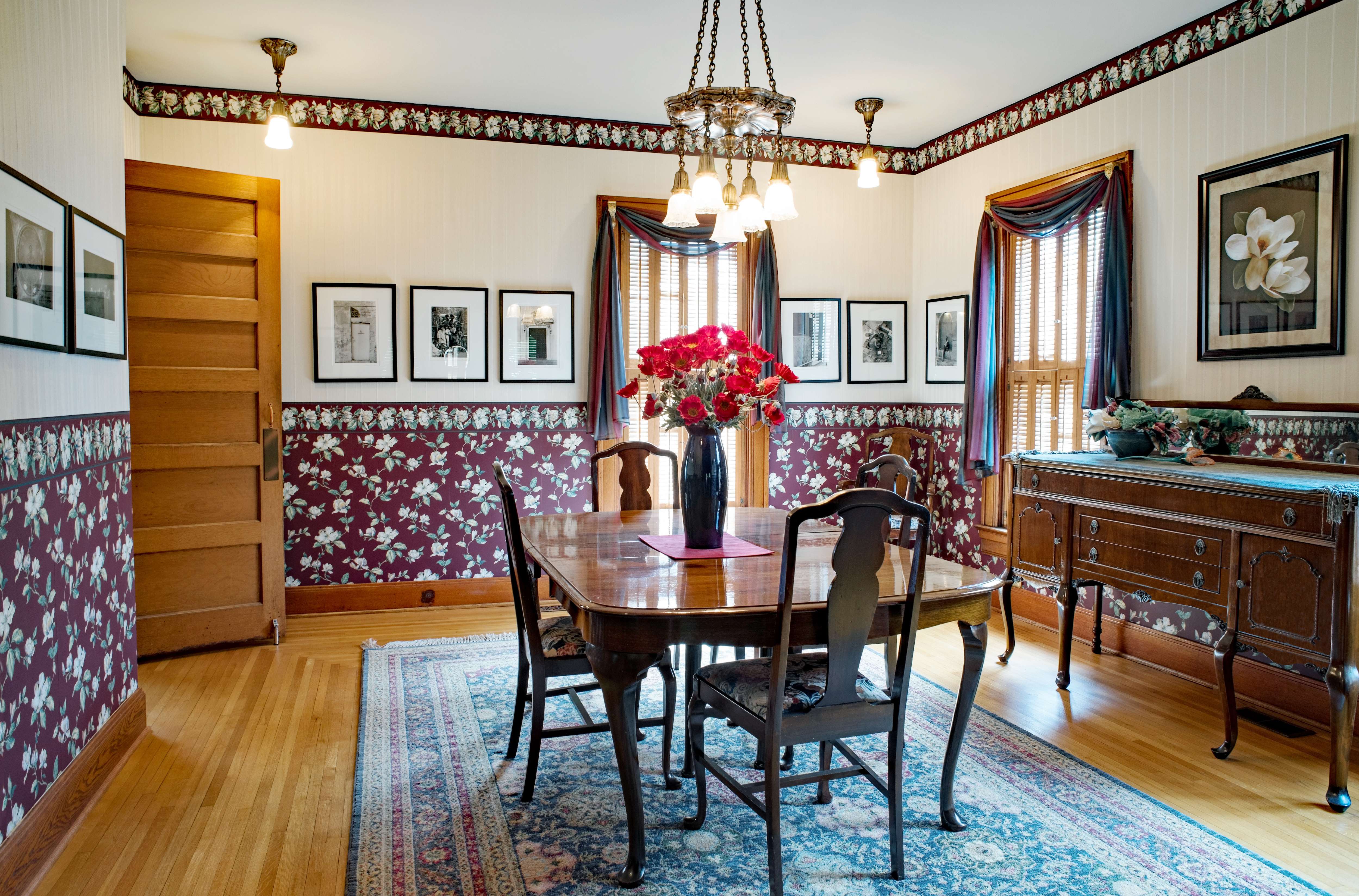 Victorian dining room with floral wallpaper border