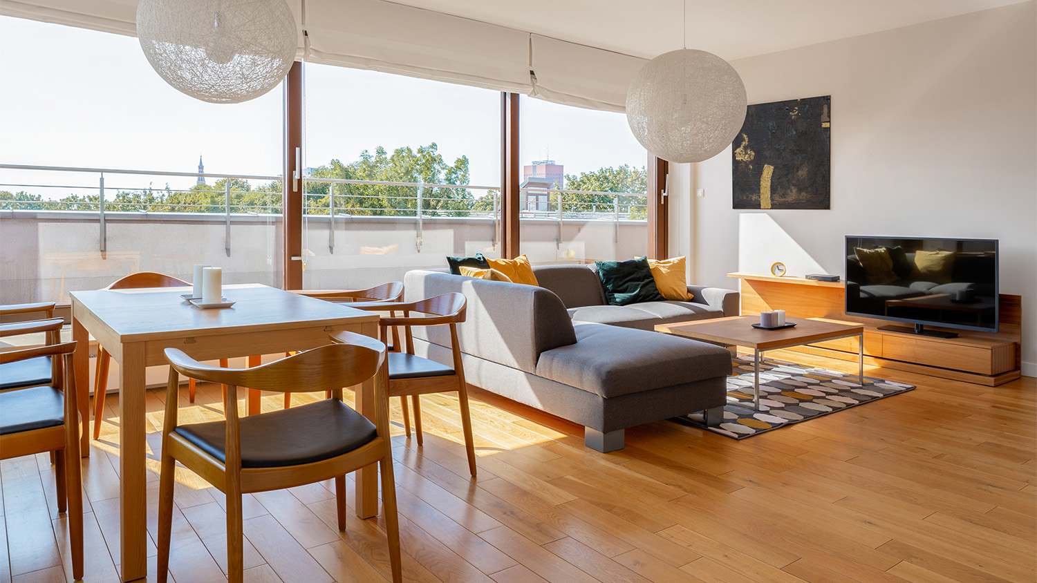 living room/ dining area with laminate floor