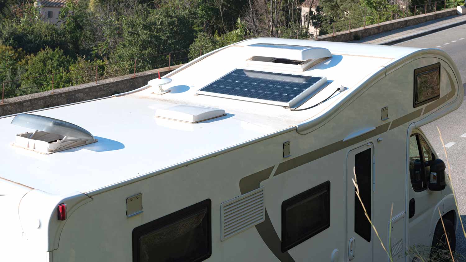 solar panels on top of mobile home