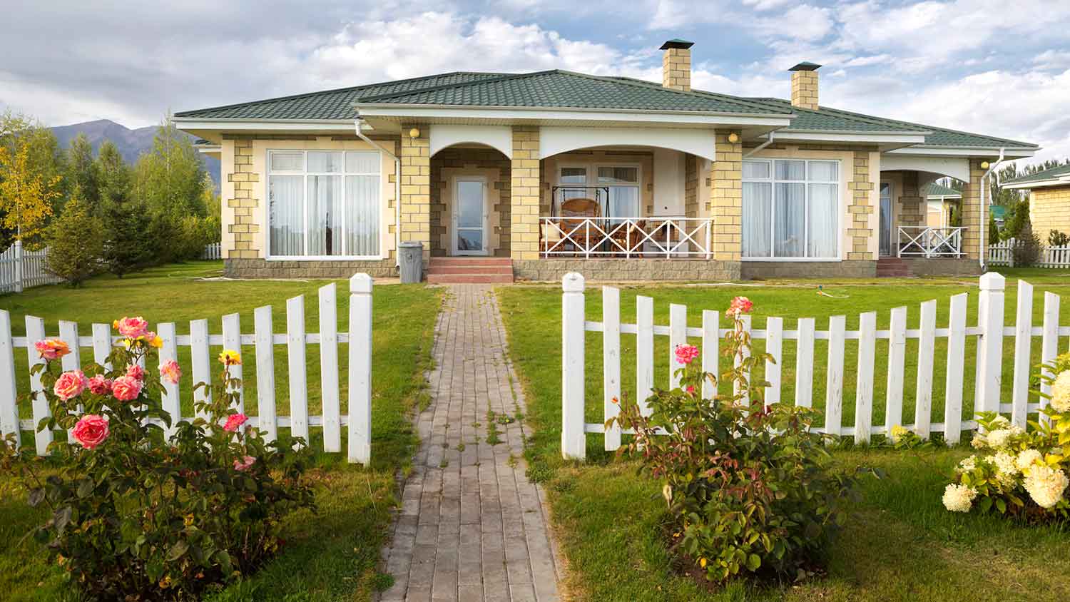 Picket fence installed in the front yard of a country house