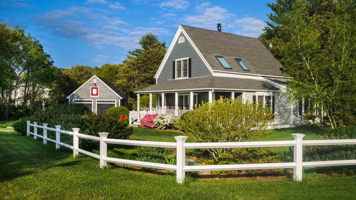 small home with white fence