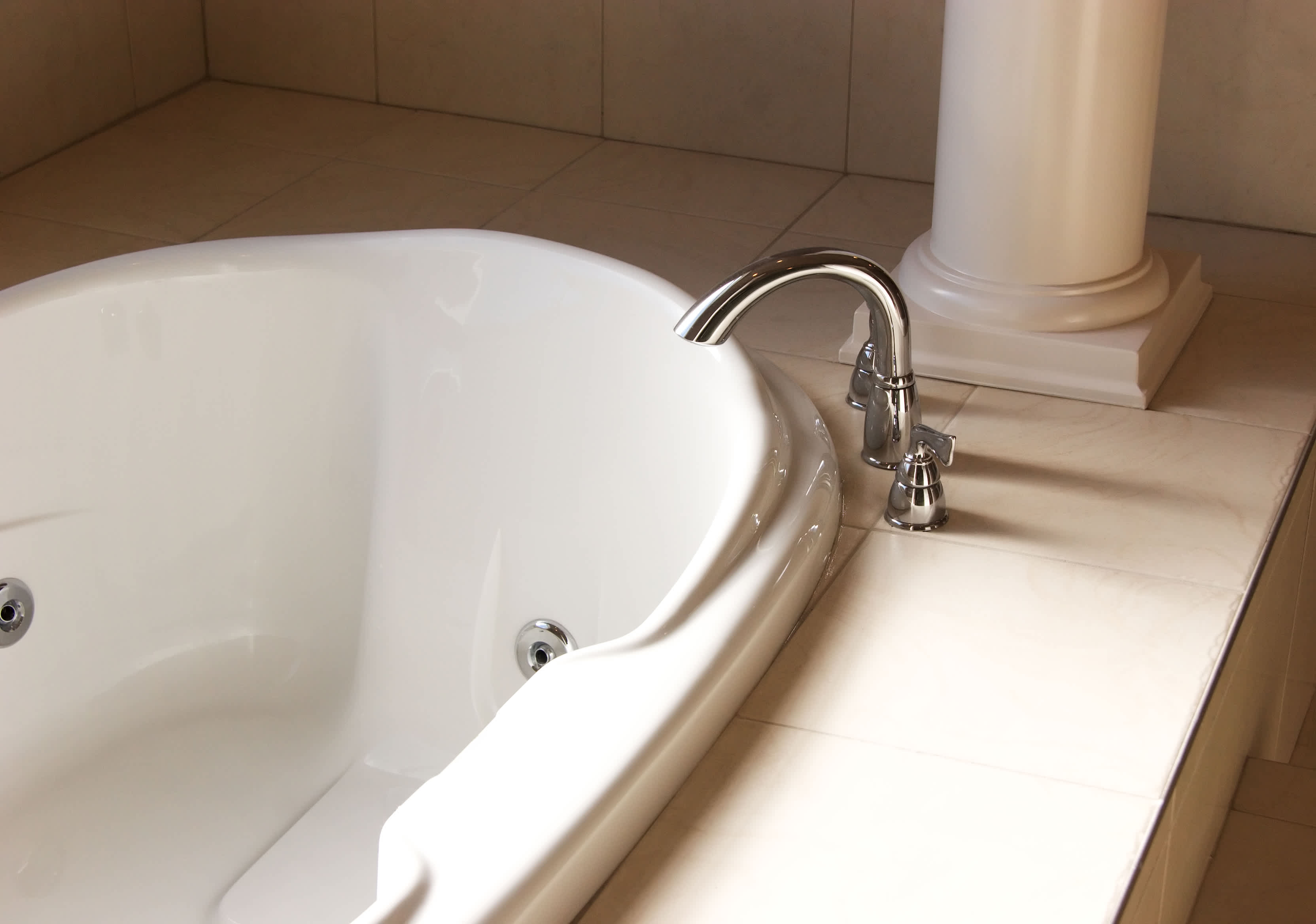 Elegant hot tub