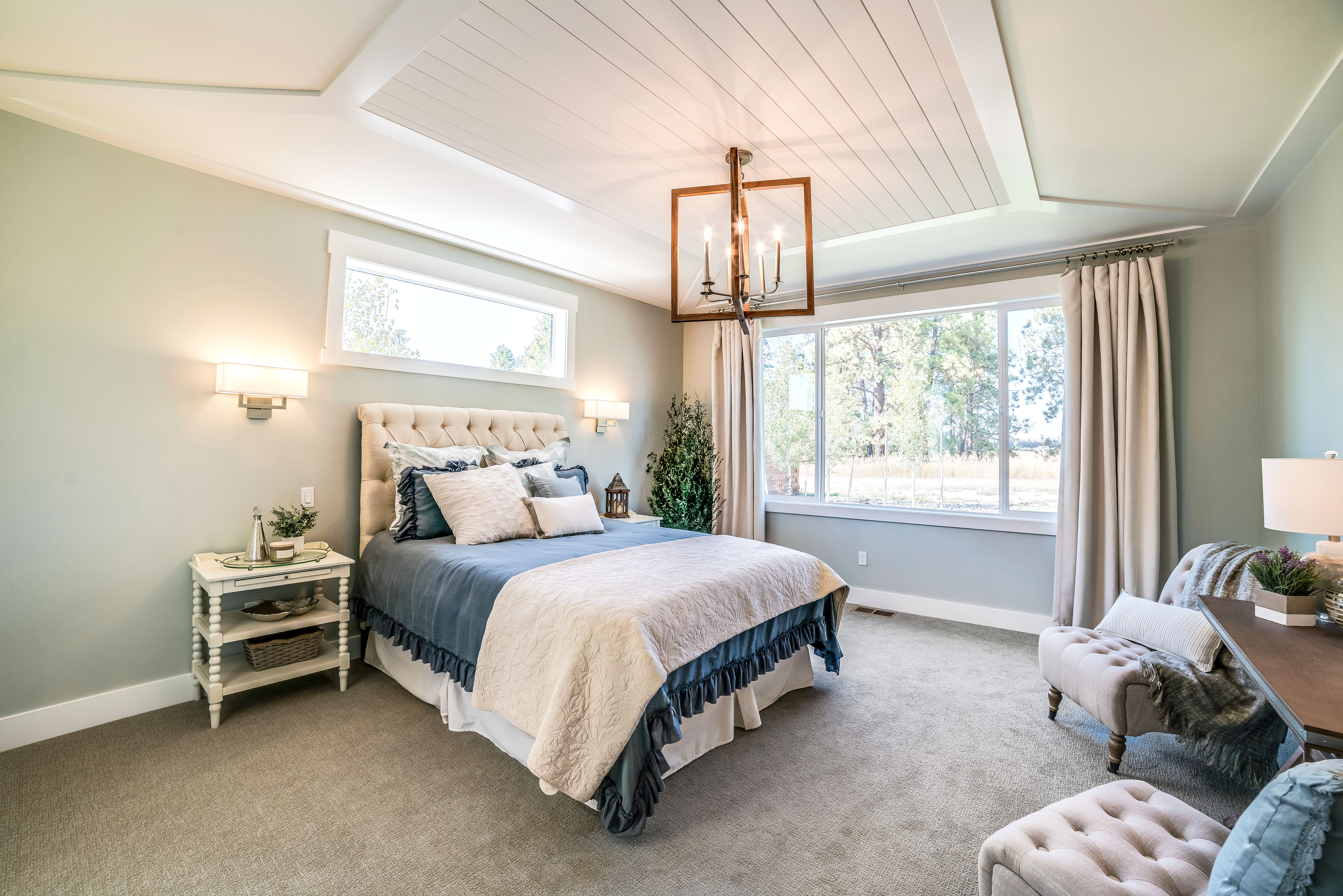 Light gray carpet installed in the principal bedroom