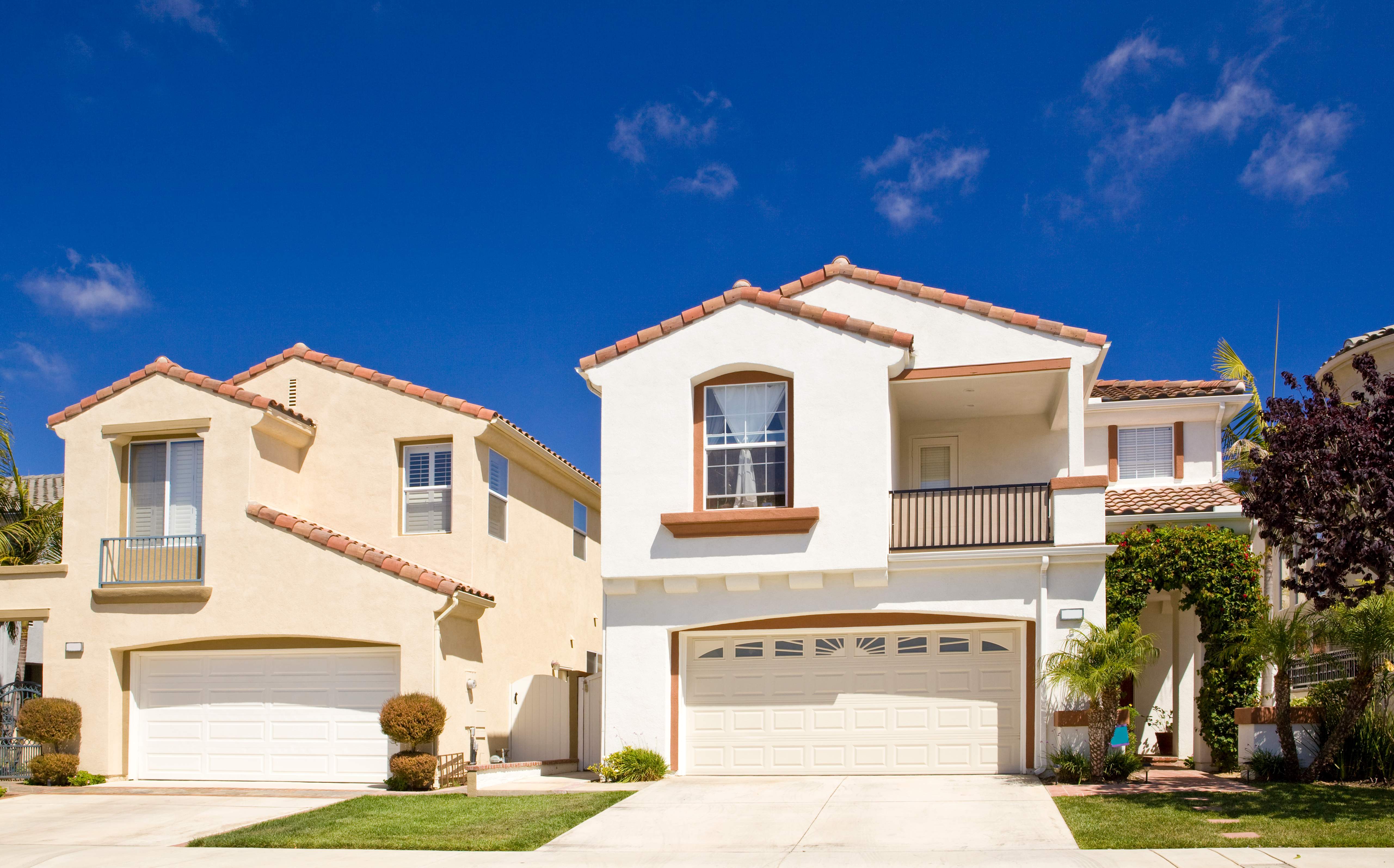 California houses with balconies and stucco siding