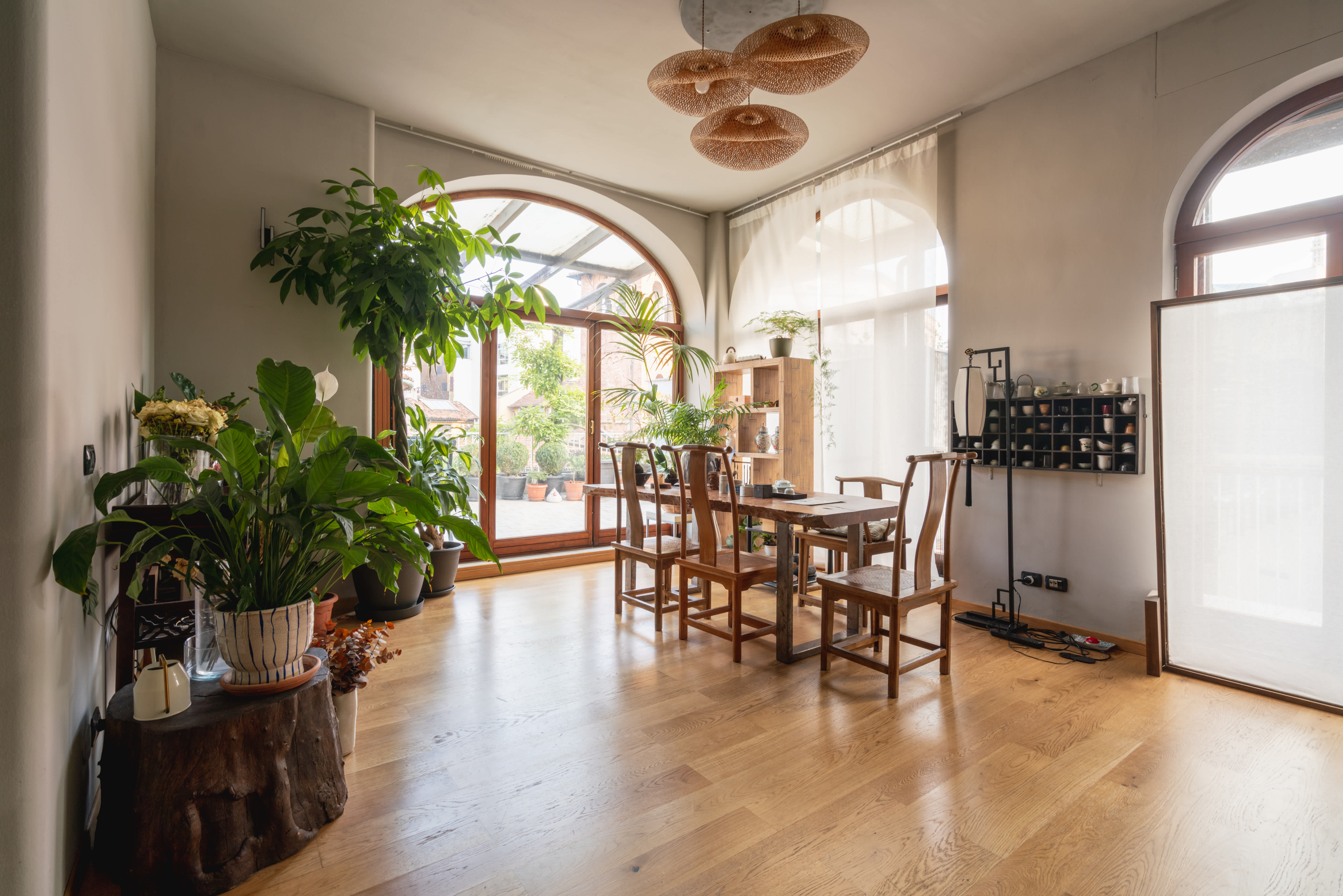 A living room with a big arched window