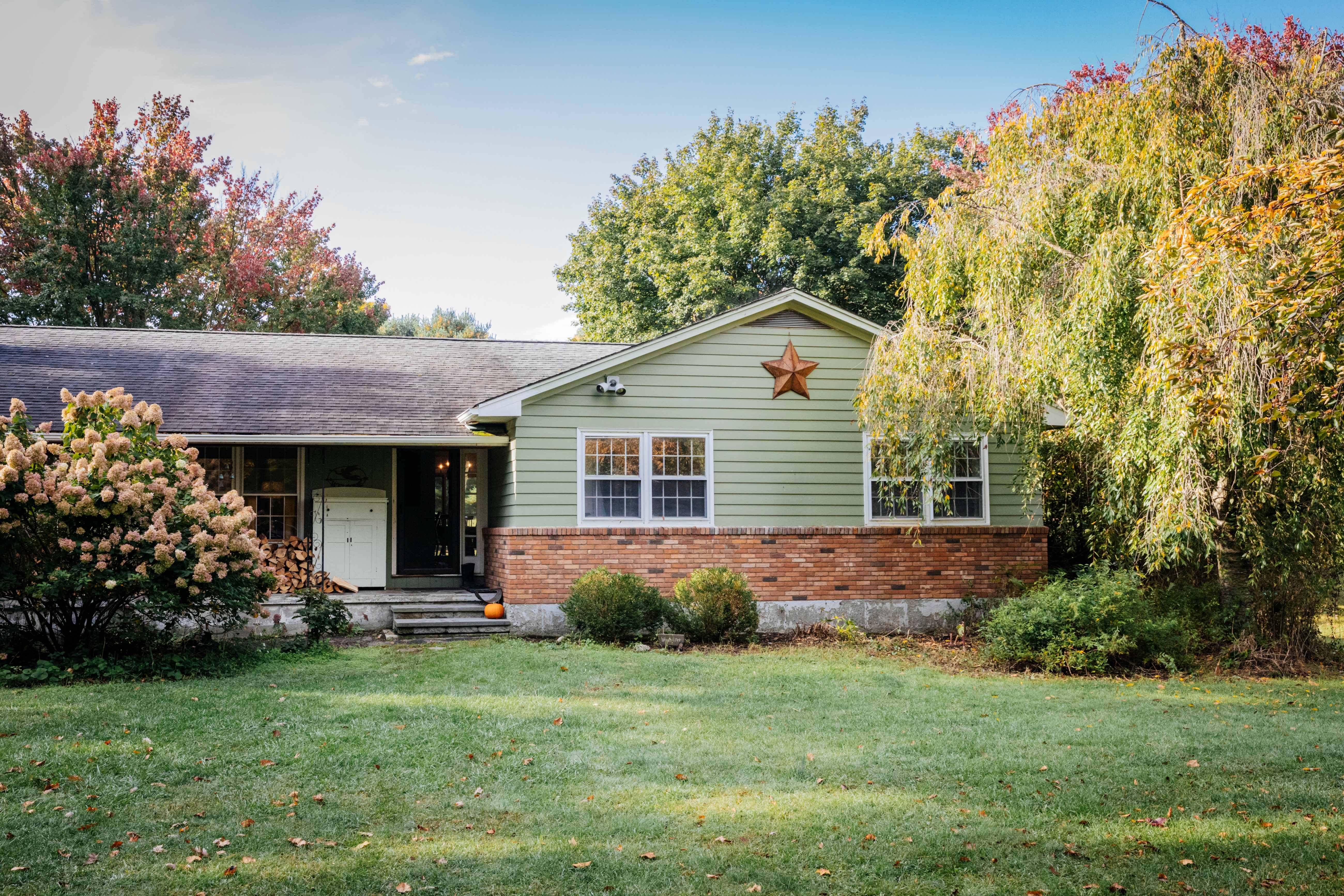 A beautiful suburban house in New York, NY