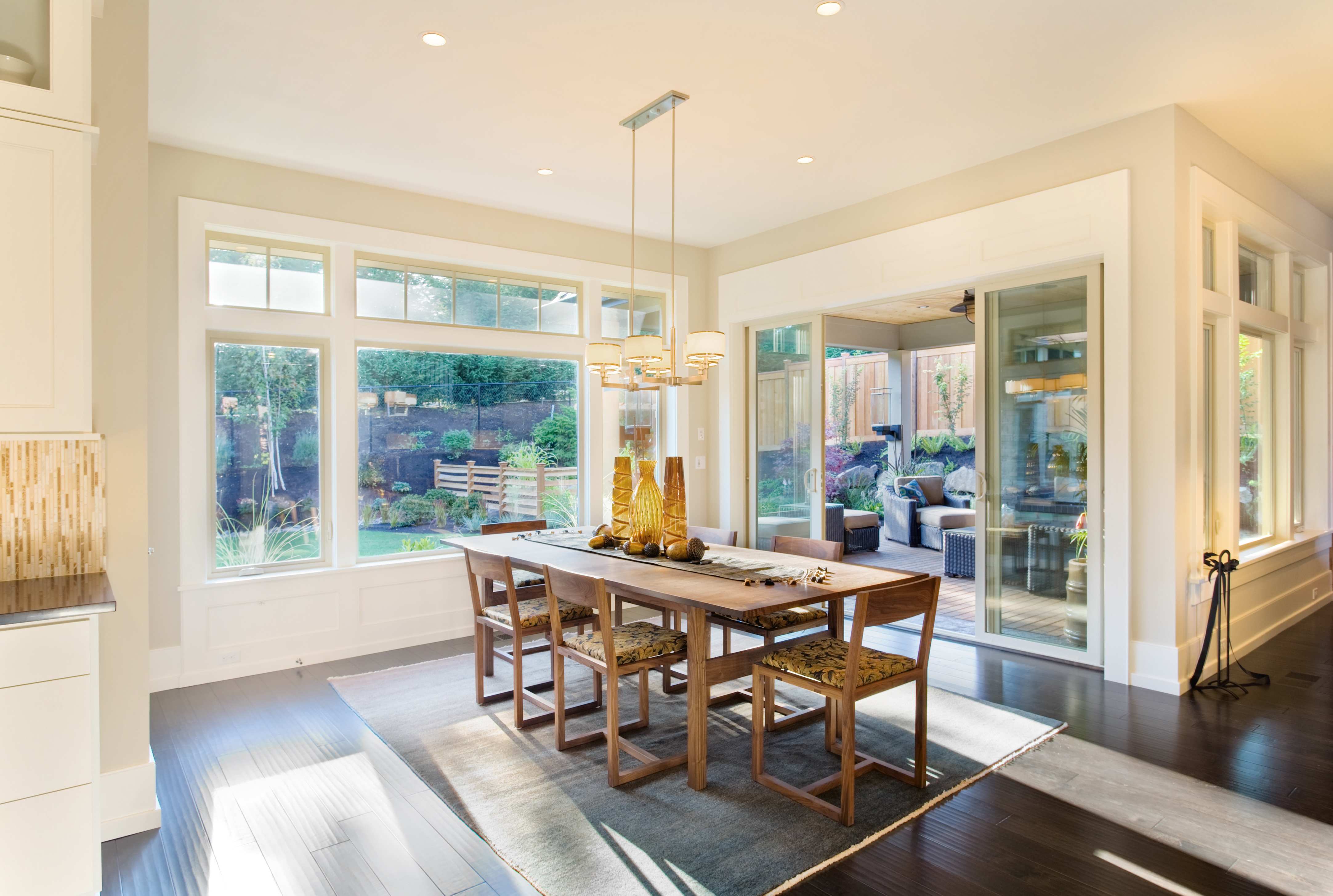 Transom window installed in a dining room