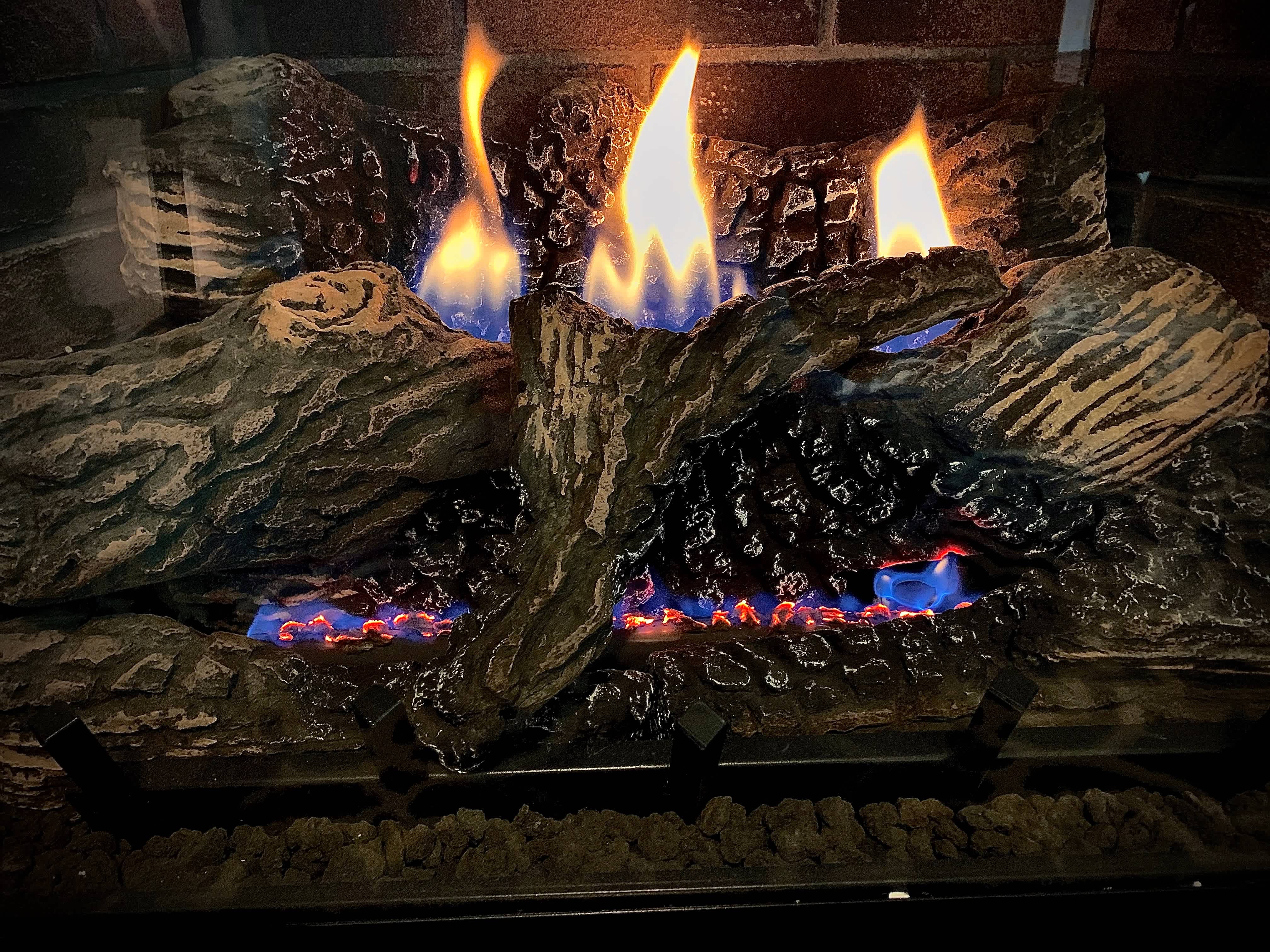 ventless gas log with blue flame