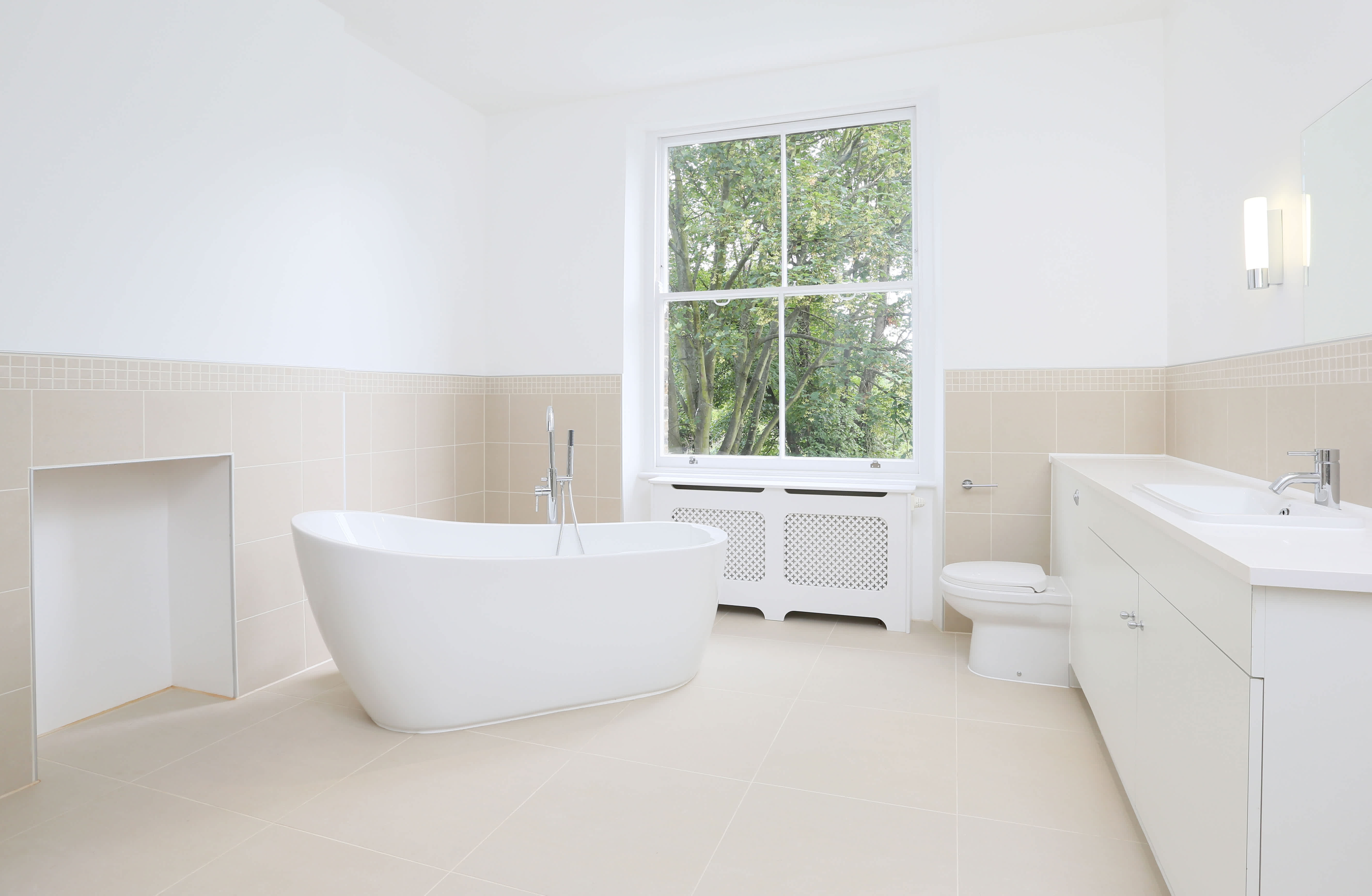 Modern bathroom with a bathtub