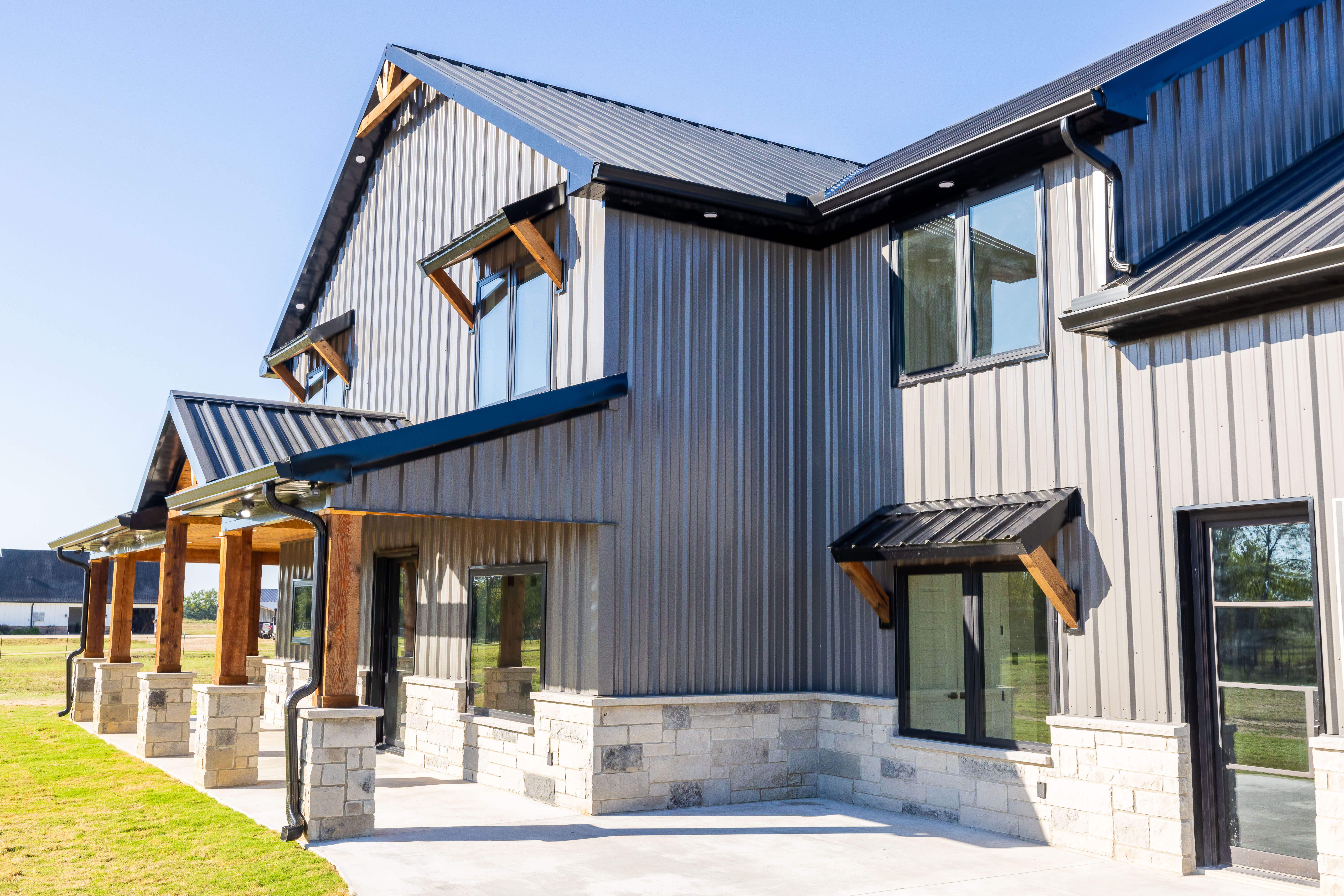 exterior of barndominium