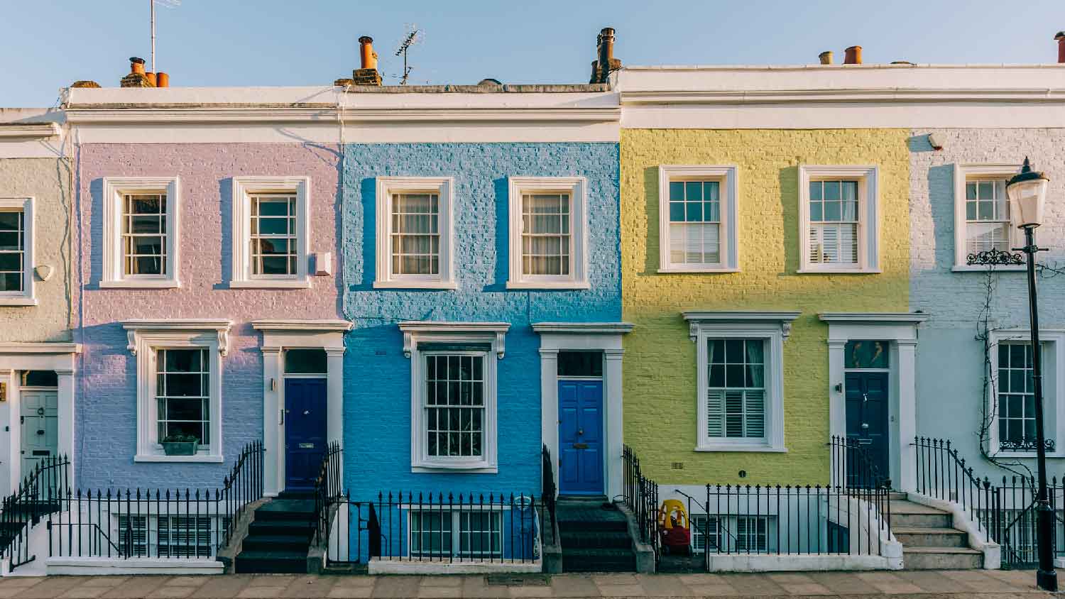 An array of town houses with flat roof