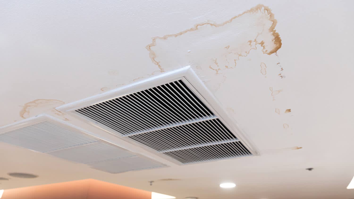 vent water leak on ceiling