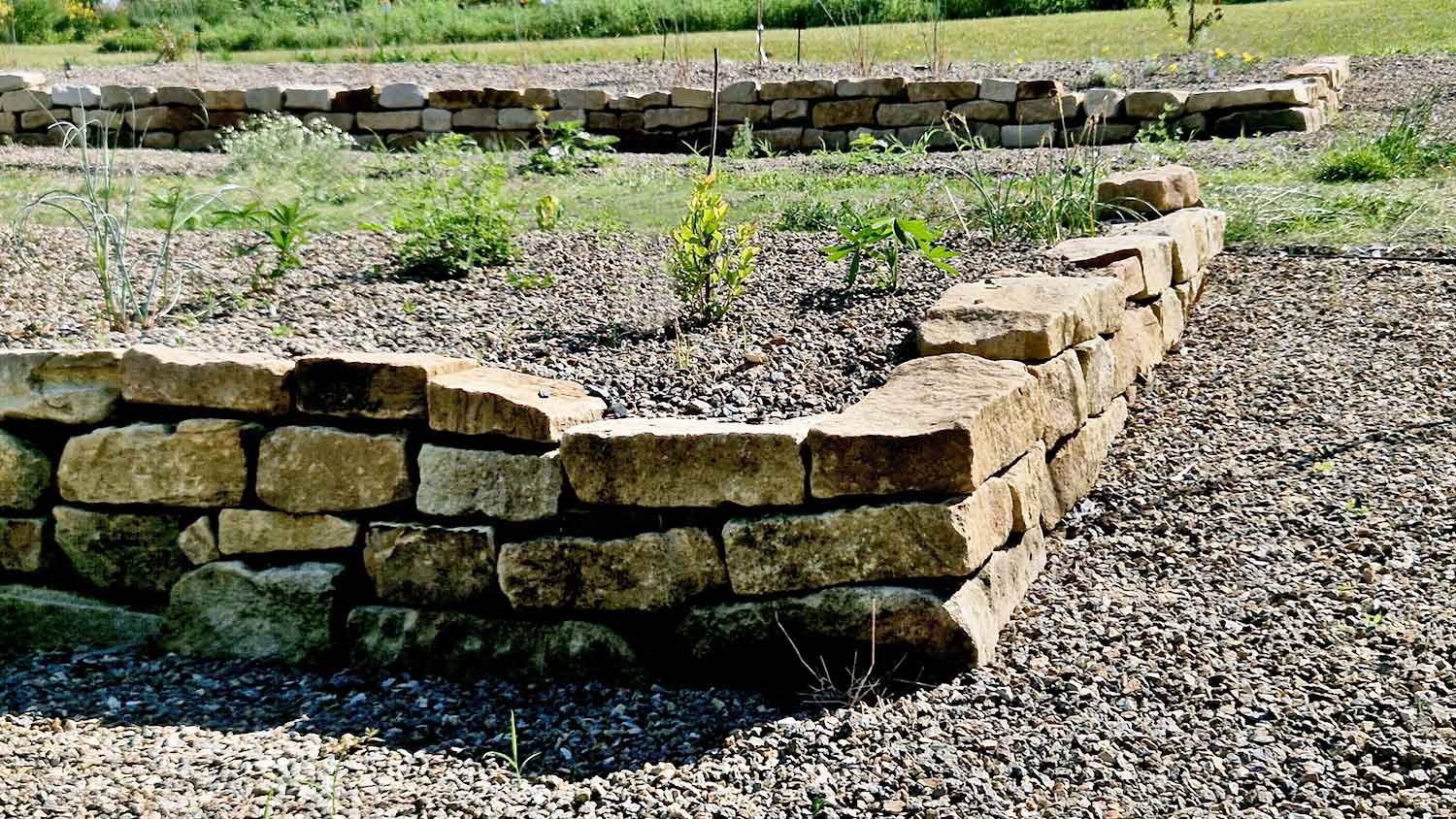 Stone retaining wall