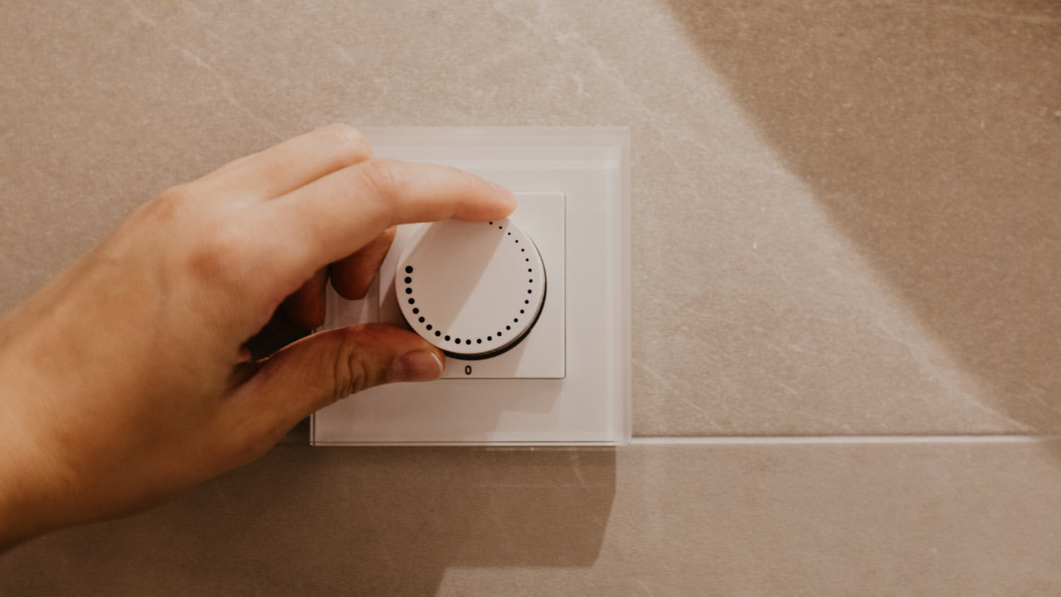 Hand turning electrical dimmer