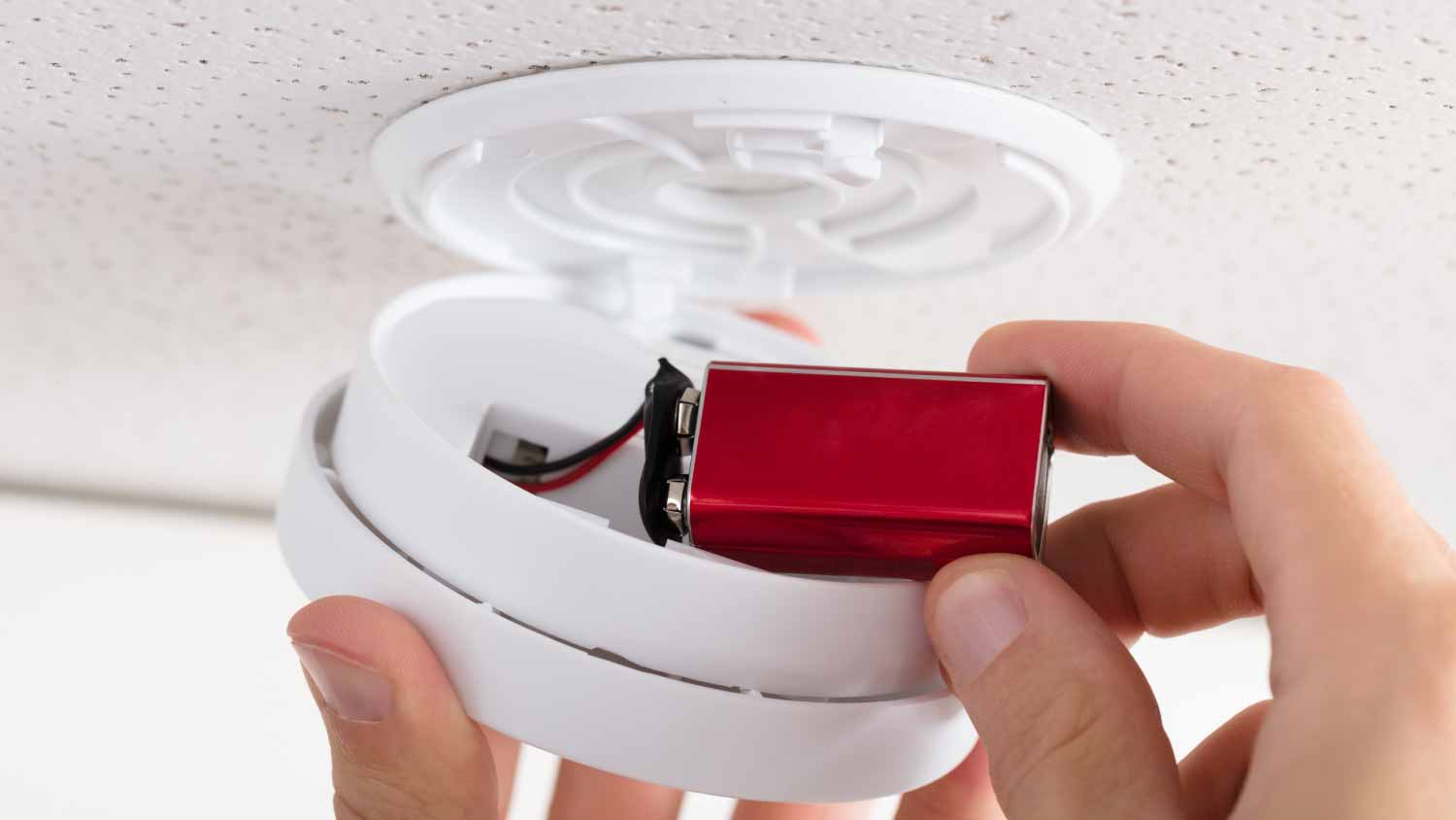 battery operated smoke detector