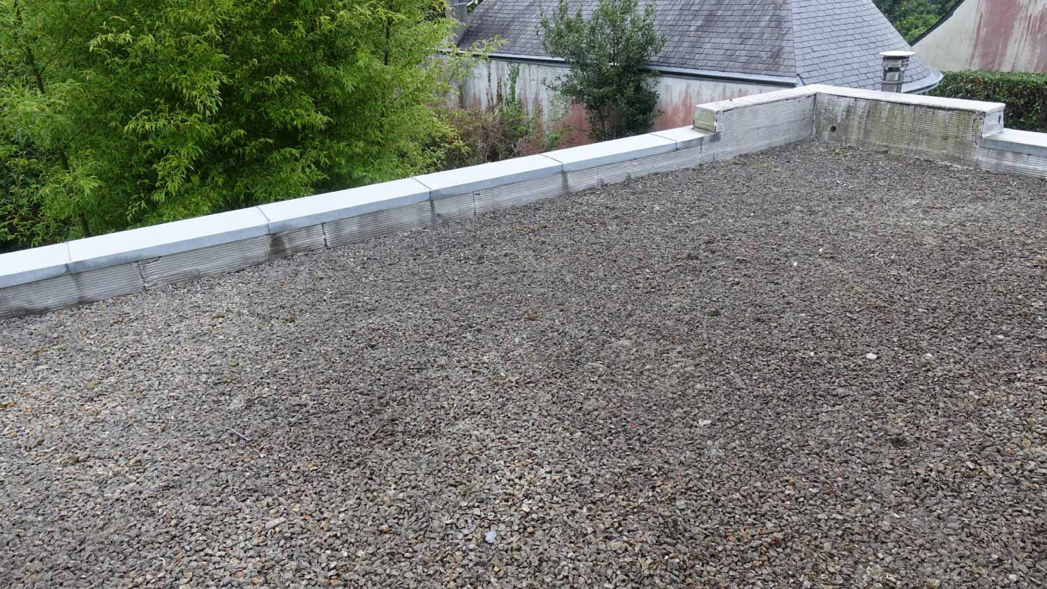 Old gravel roof