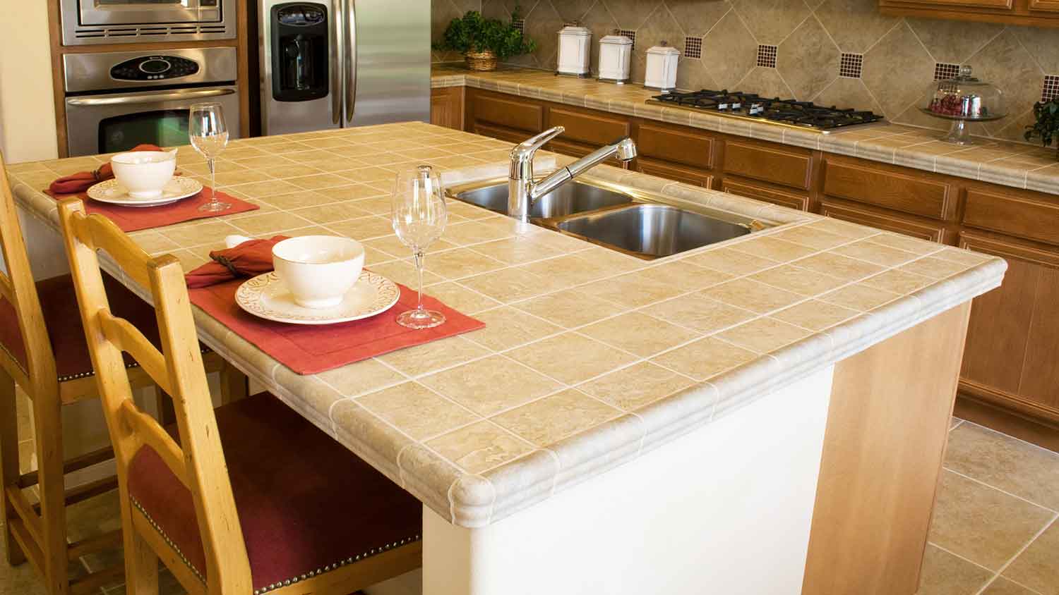 Kitchen with a tiled breakfast bar