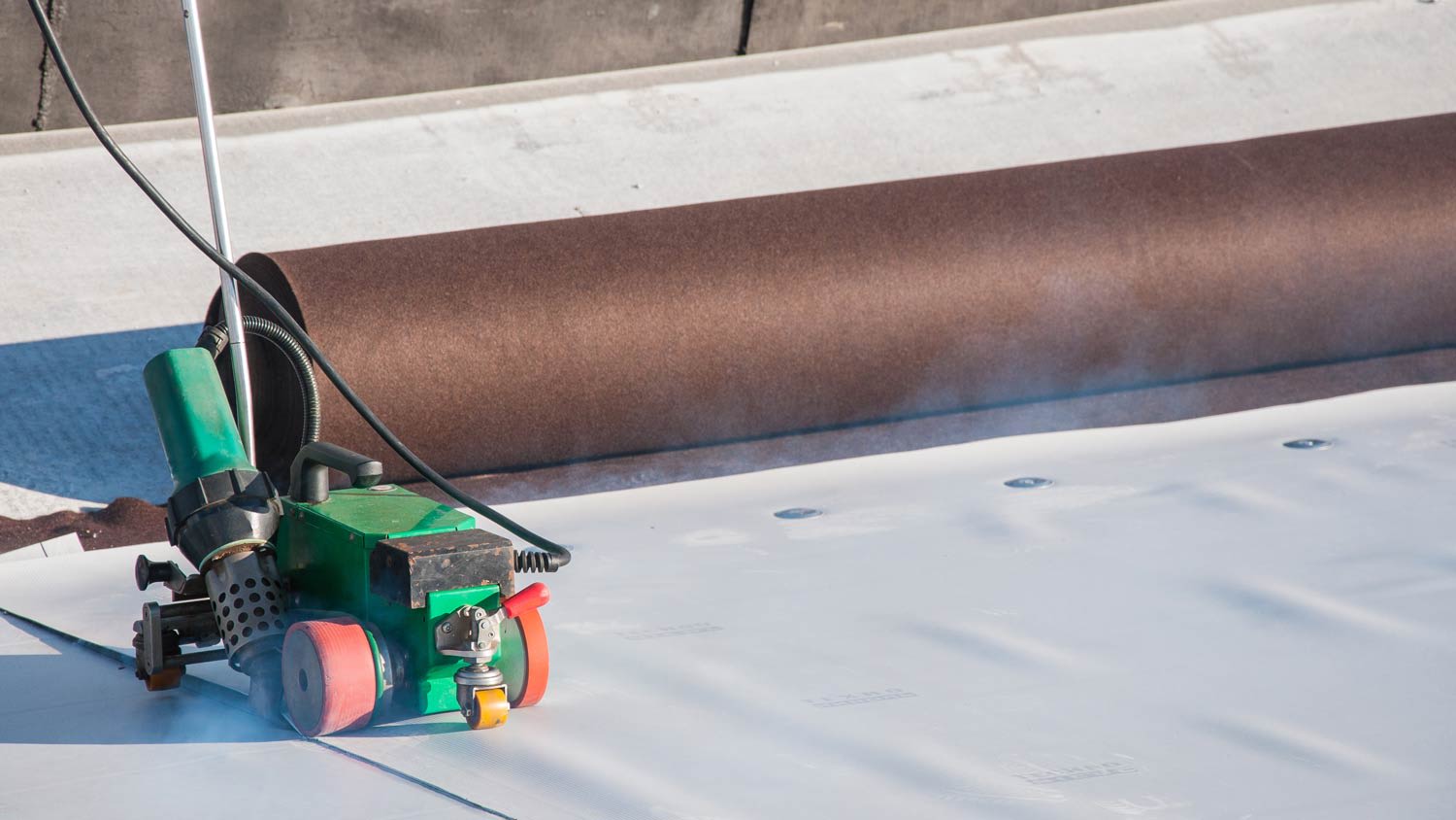 machine to install waterproof roof