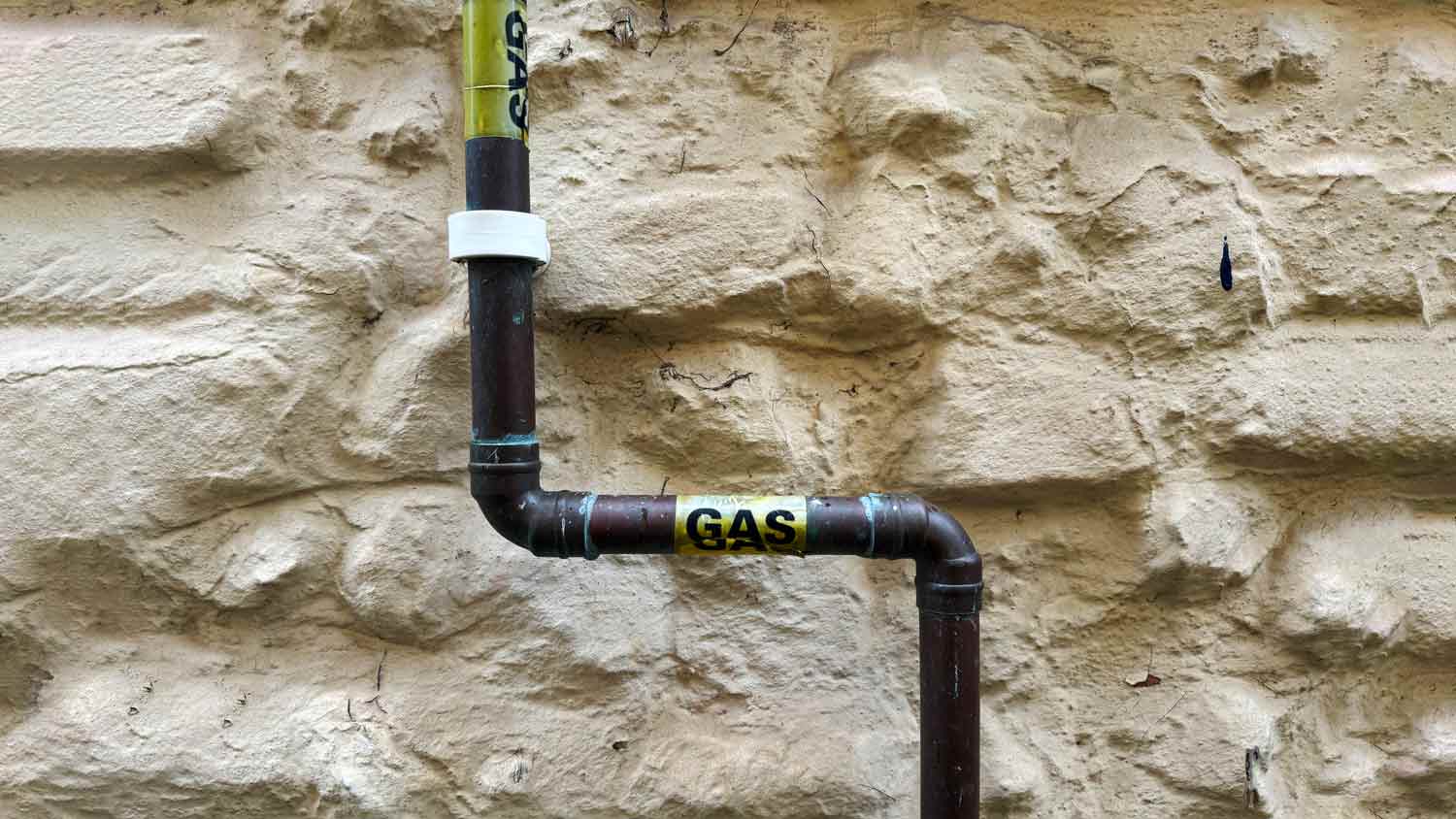 black gas pipe