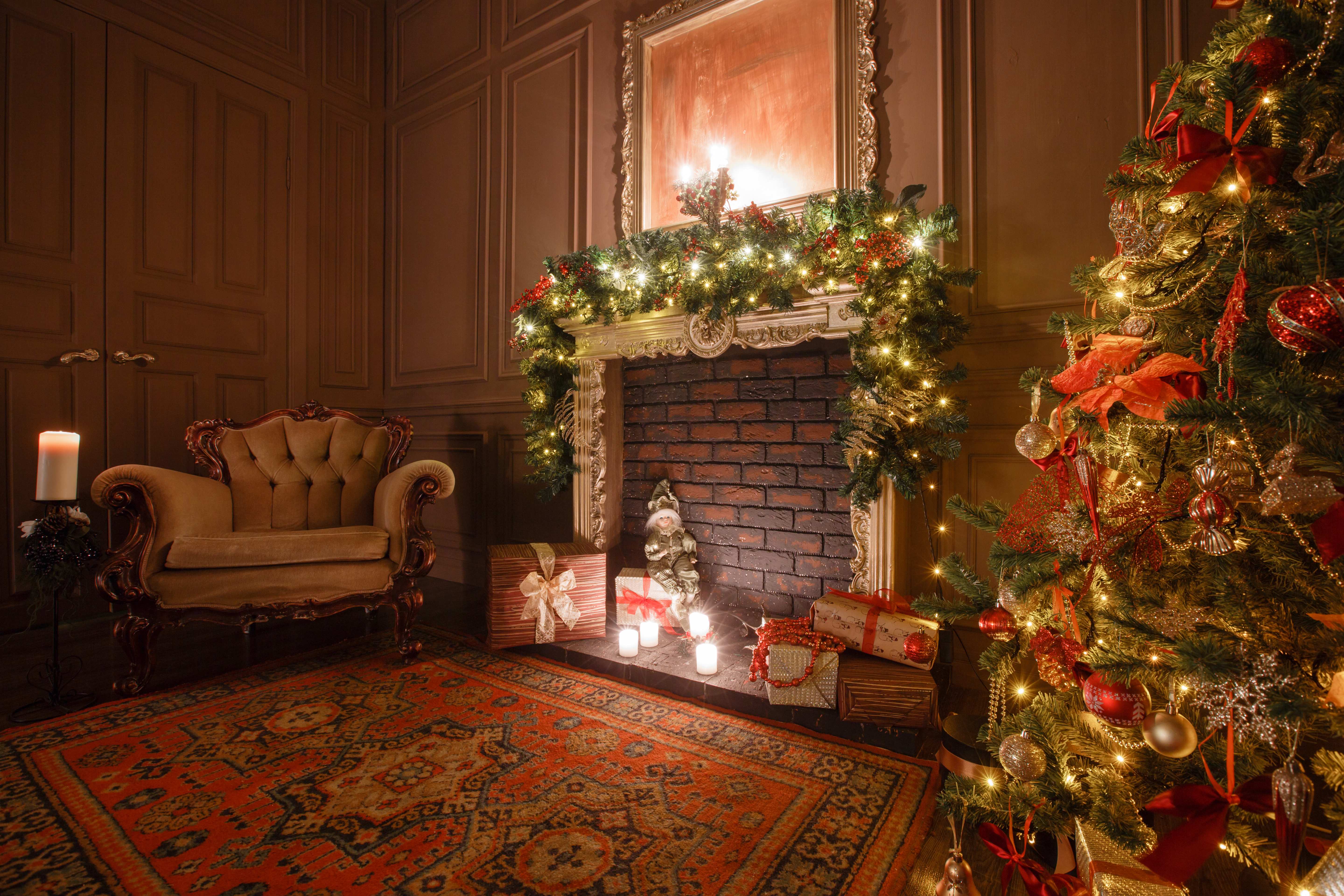 Christmas-holiday-decor-living-room-fireplace