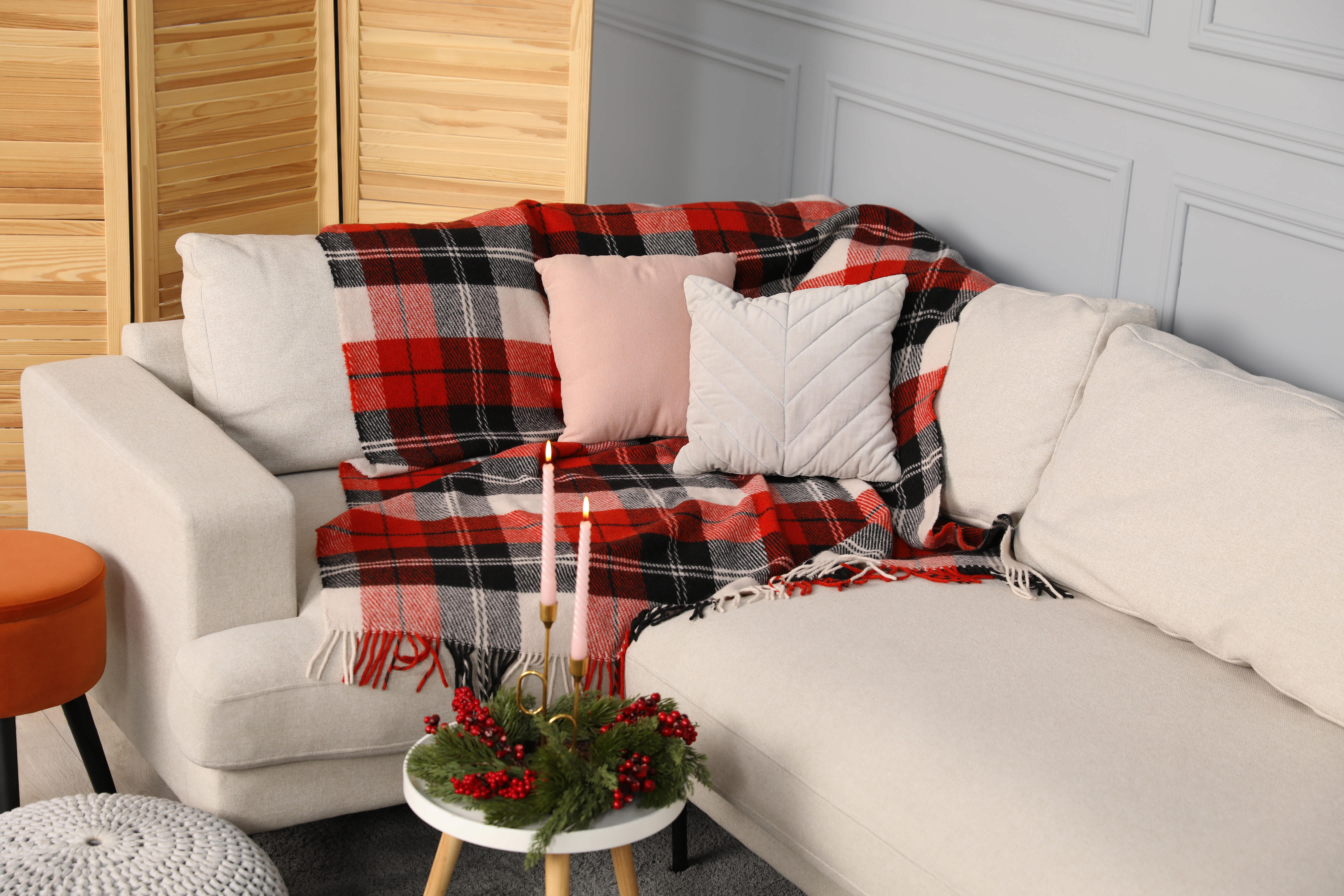 Holiday-decor-plaid-blanket