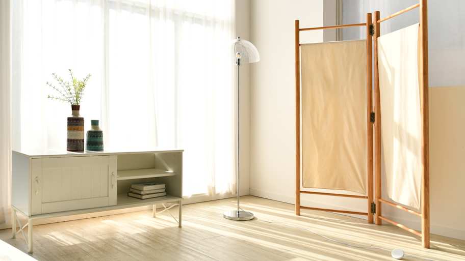 Foldable room divider