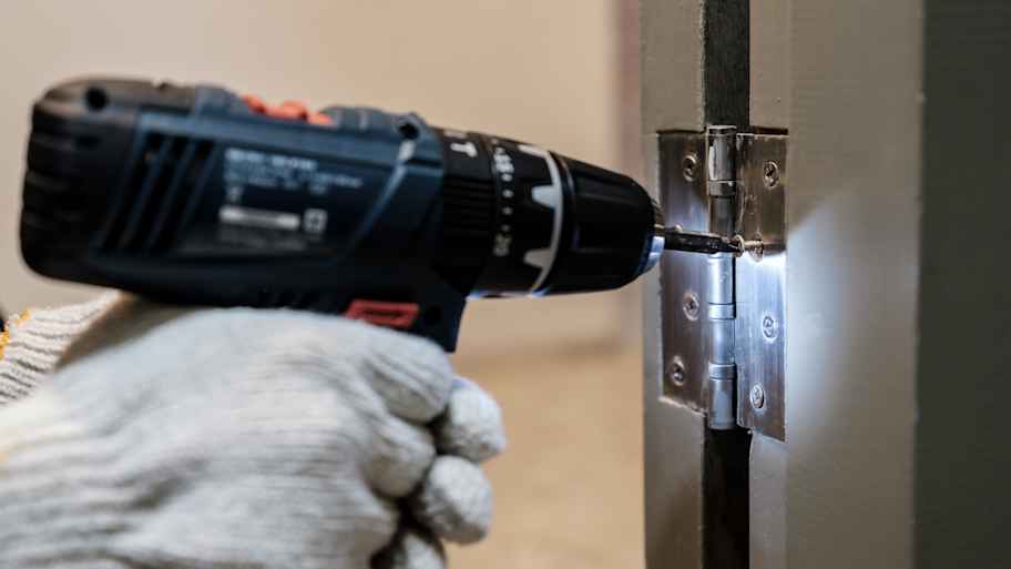 Man installing hinge 