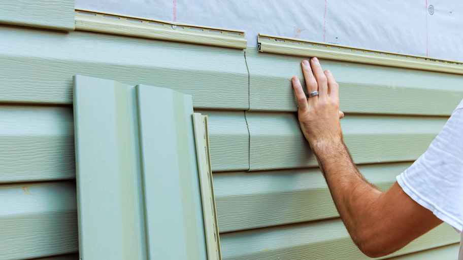 repairing vinyl siding panel