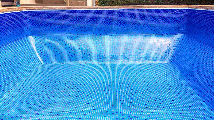 empty swimming pool 